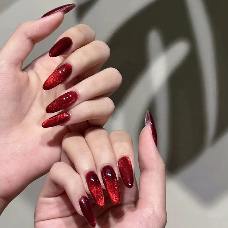 Ongles press-on Saint‑Valentin, effet œil‑de‑chat, rouge uni — forme amande｜365nails