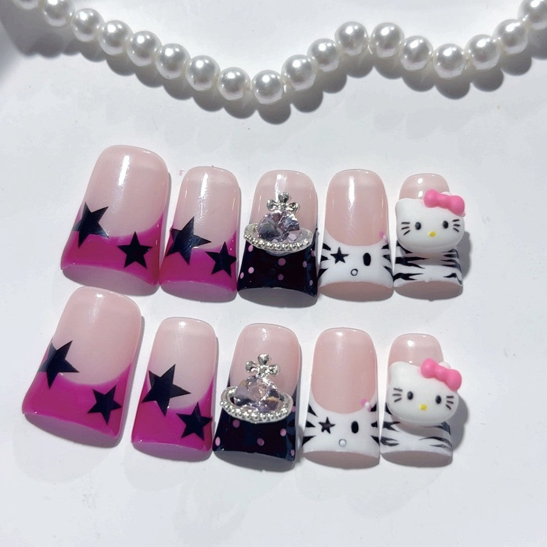 Y2K 龐克萌系：「Hello Kitty 搖滾明星」— 短款 方形 粉紅與黑色 卡通 手工製 穿戴甲