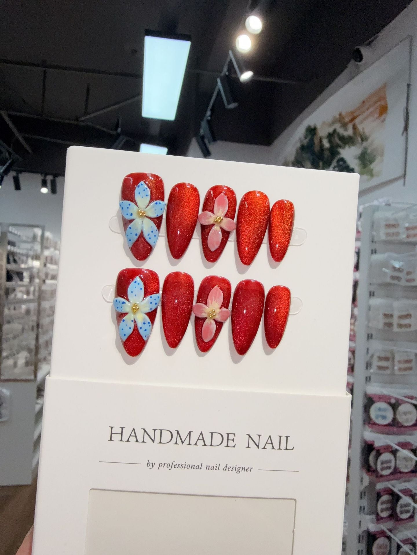 365nails : « Fleur Écarlate » – ongles press-on fait main forme amande à décor floral 3D