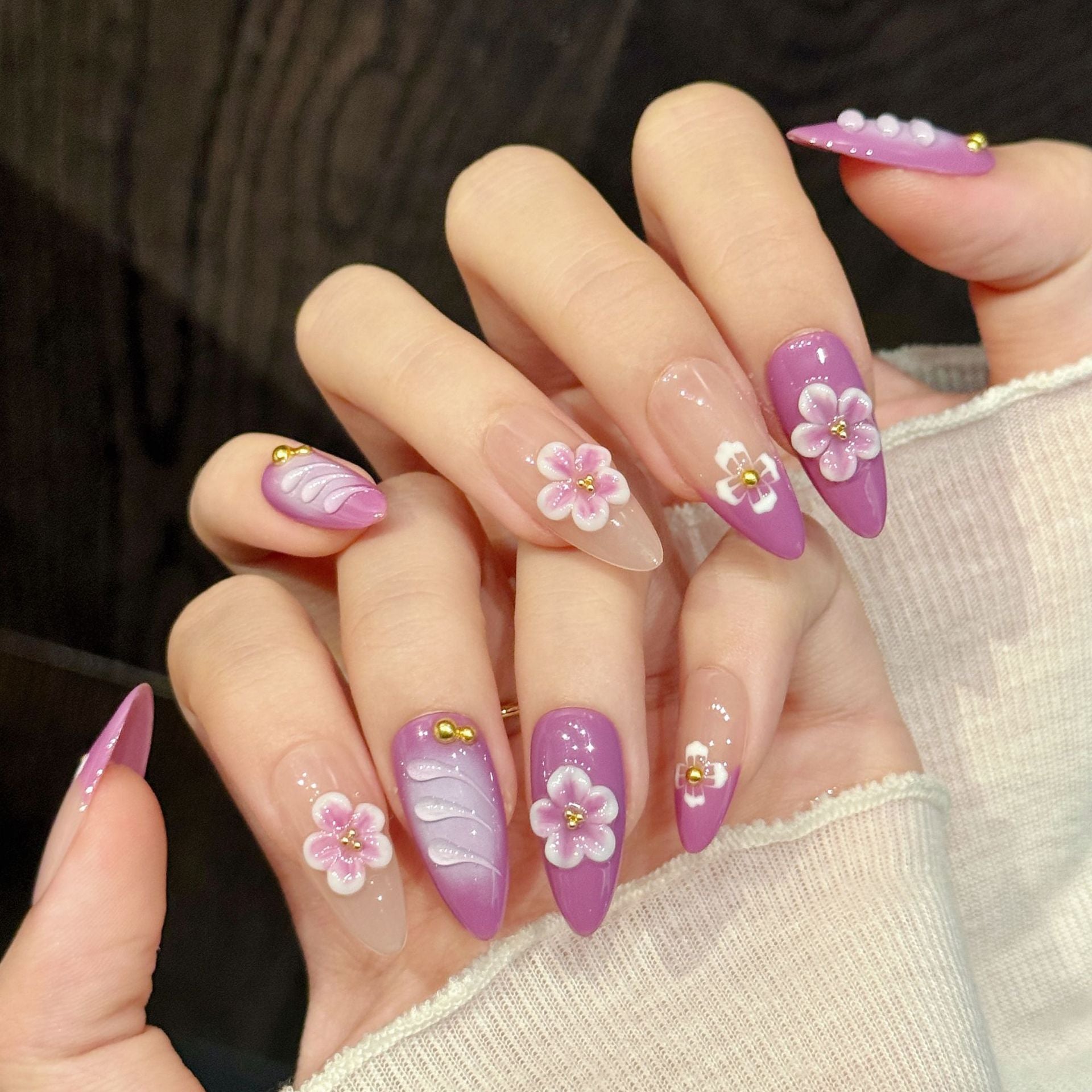 365nails: "Sakura Blush" – Unhas Postiças Amêndoa Longas com Flores 3D Pintadas à Mão