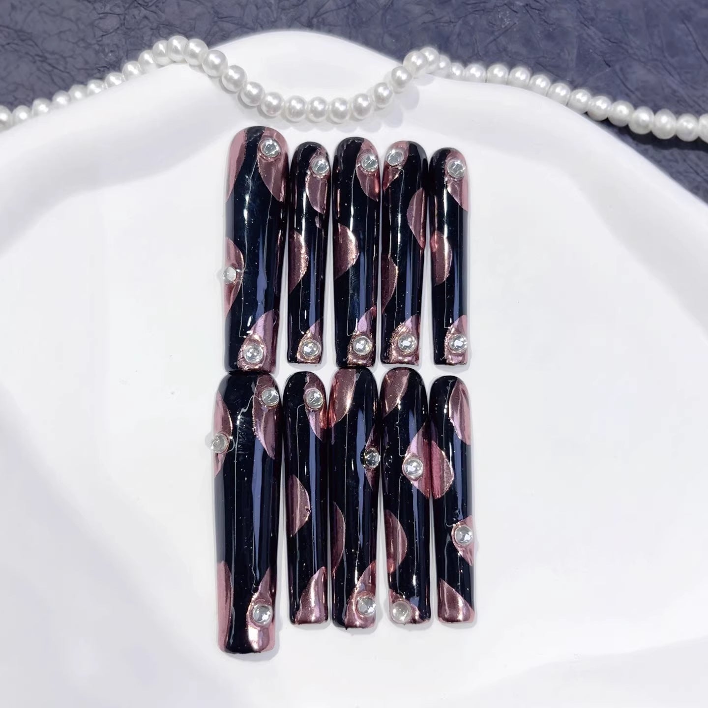 365nails: "Midnight Rose Glam" – Unhas Postiças Artesanais Extra Longas Quadradas Pretas e Rosas Metálicas com Strass
