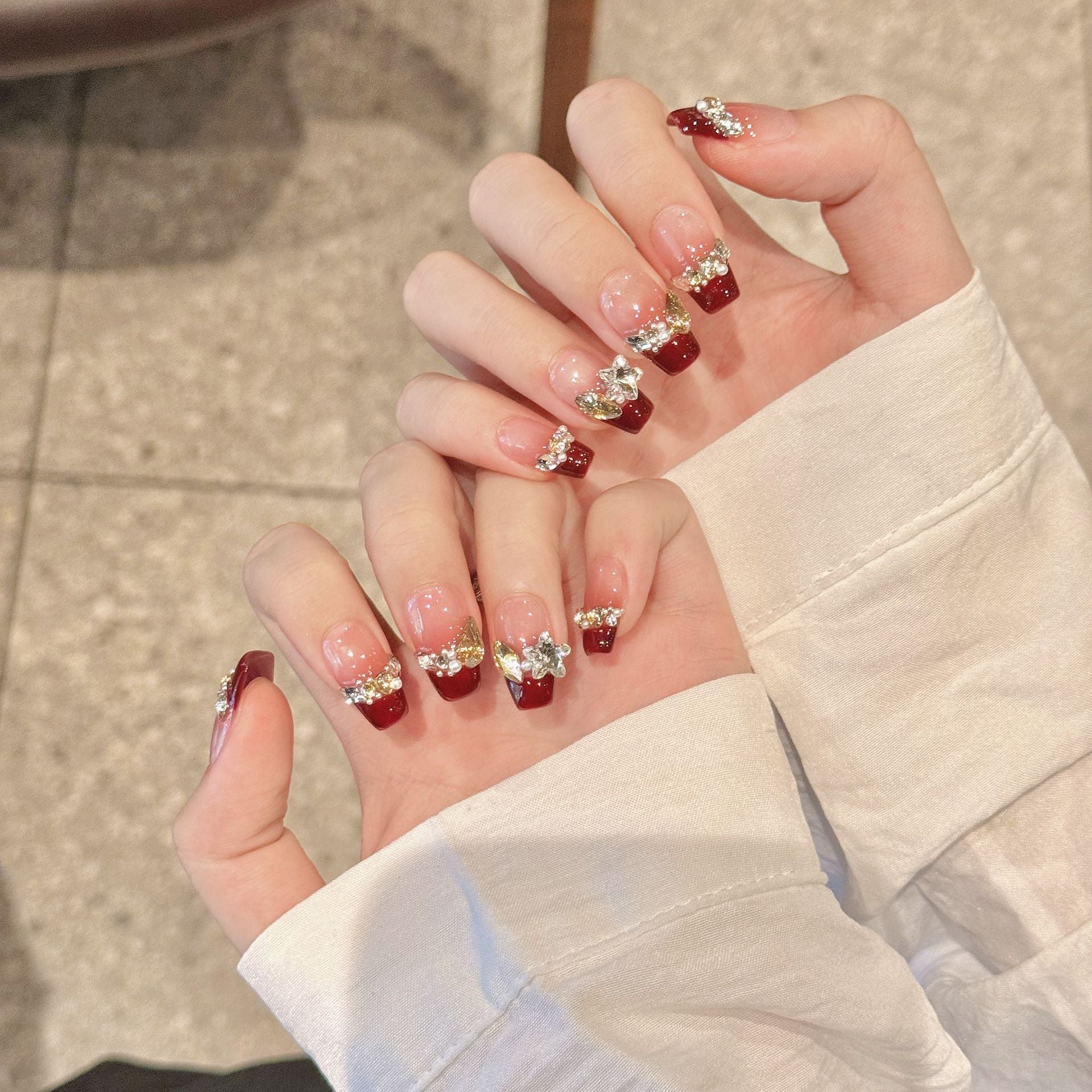 365nails: "Velvet Crush" – Uñas Cuadradas Hechas a Mano con Francés Degradado y Cristales Adornados