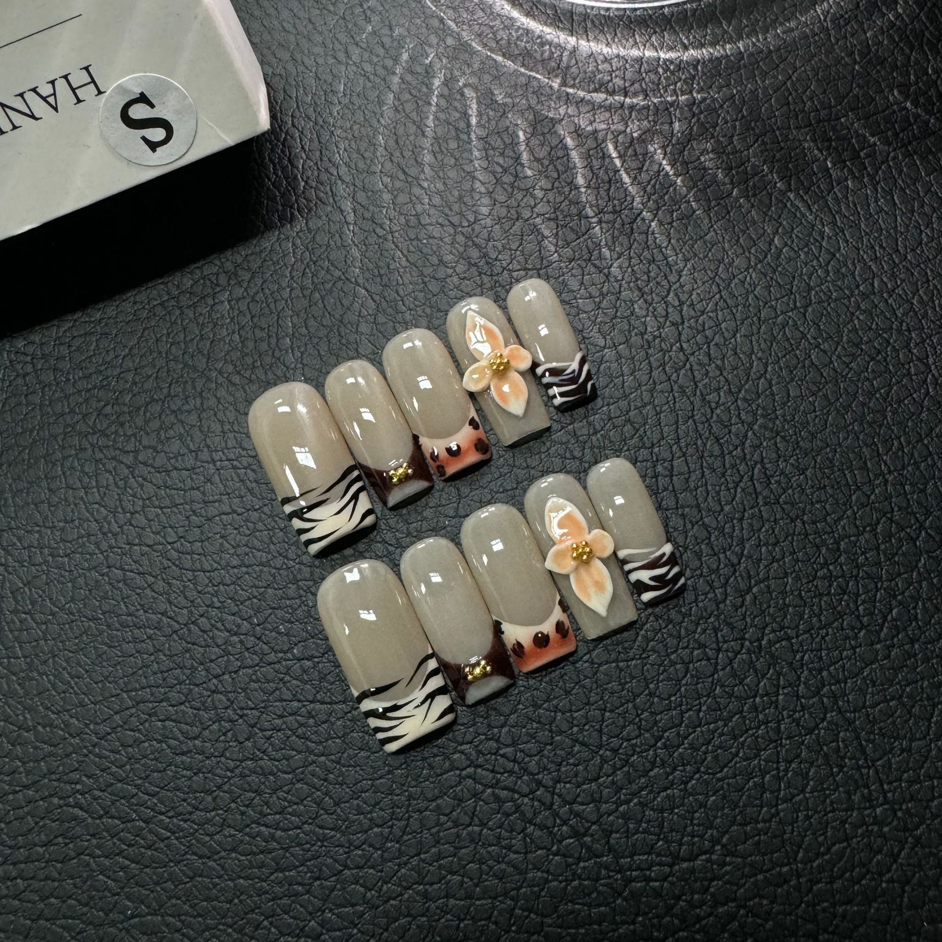 365nails: Safari fleuri – ongles press-on forme amande, fait main, motif floral 3D
