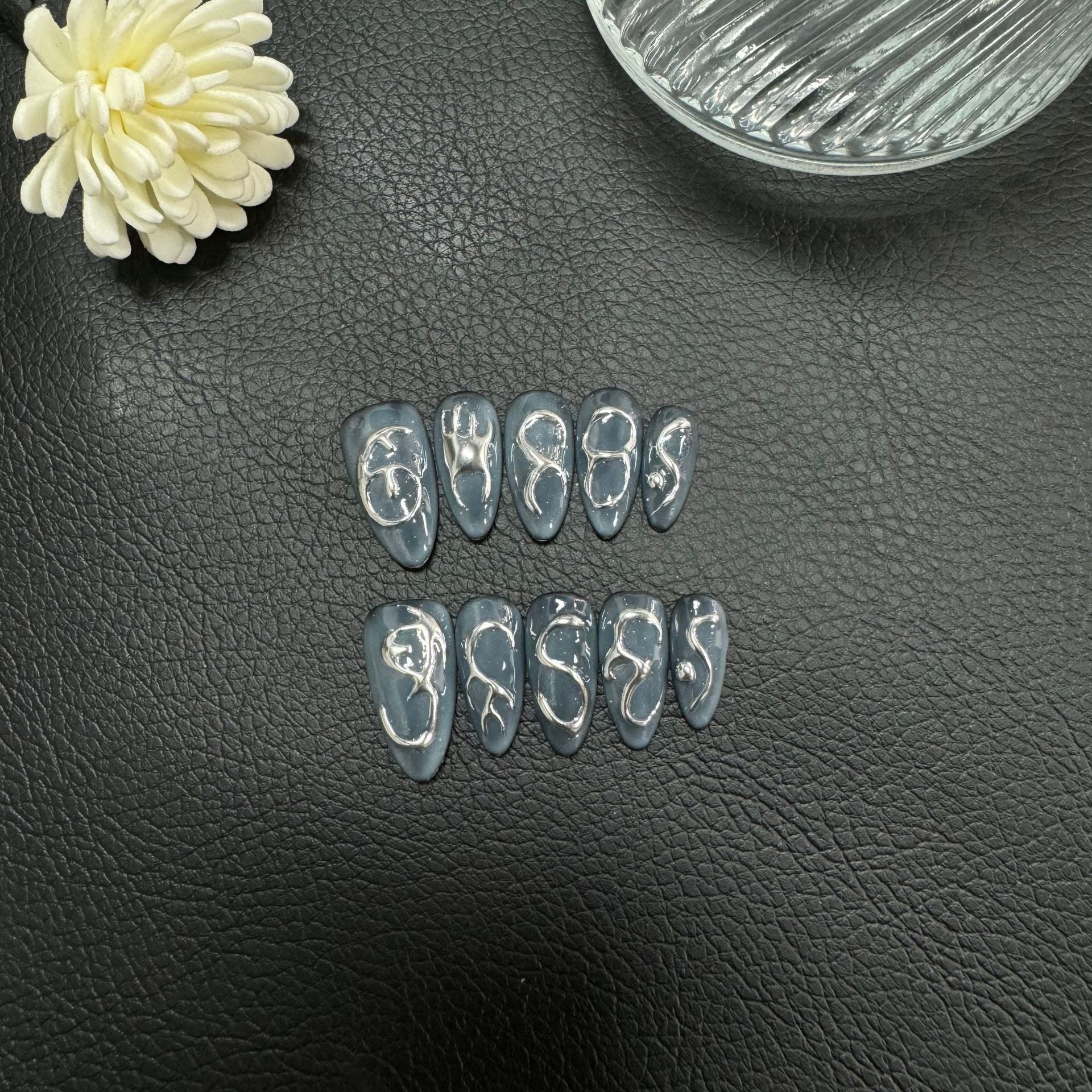 365nails: "Liquid Marble" – 리퀴드 마블 추상 소용돌이 수제 아몬드형 프레스온 네일
