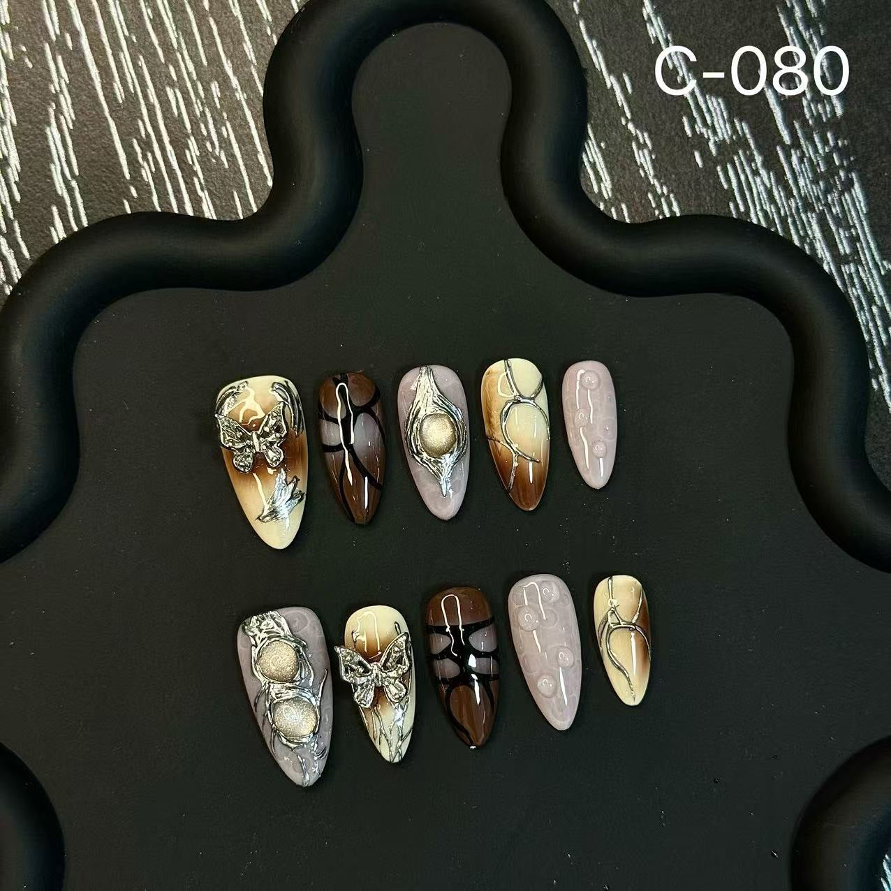 365nails：金色典雅 3D 珍珠與蕾絲 手工製 杏仁形 穿戴甲