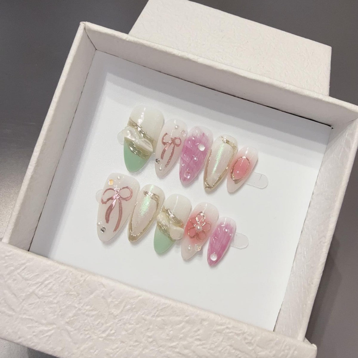 365nails: "Mint Bows" – ongles press-on forme amande 3D avec nœuds faits main
