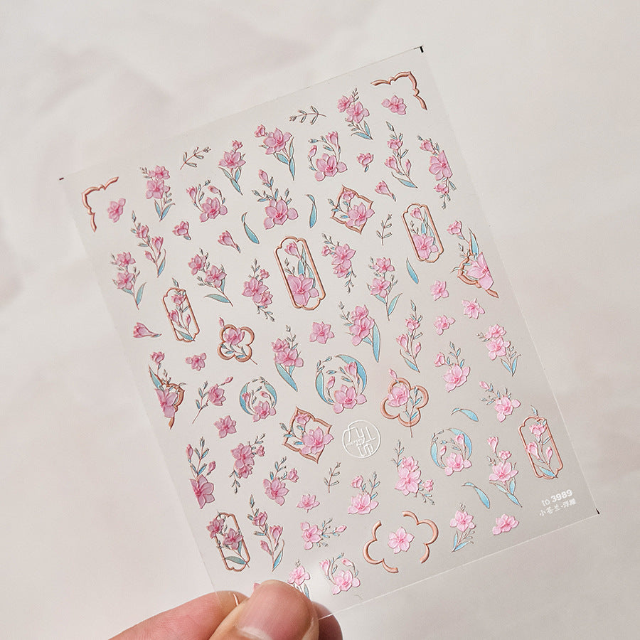 白山茶與蕾絲邊框：「優雅山茶刺繡」— 5D 浮雕甲貼