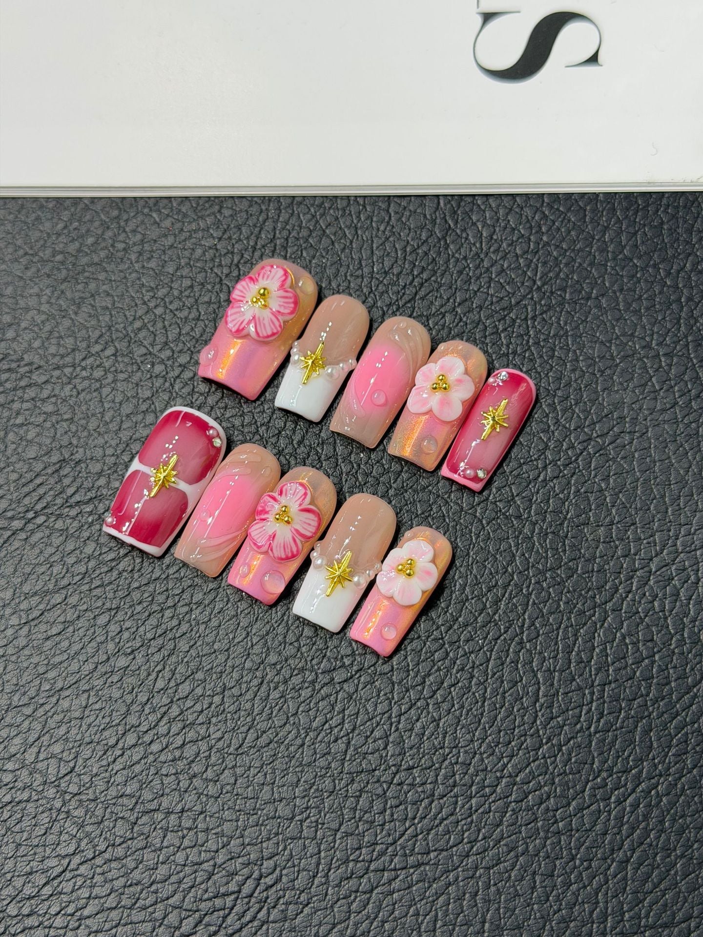 365nails: « Aube en fleurs » – ongles fait main 3D à motif floral forme carrée