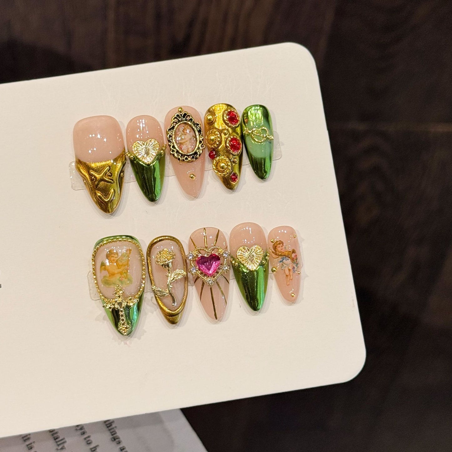 Green Gold Vintage Gem Heart Baroque Luxury Press On Nails