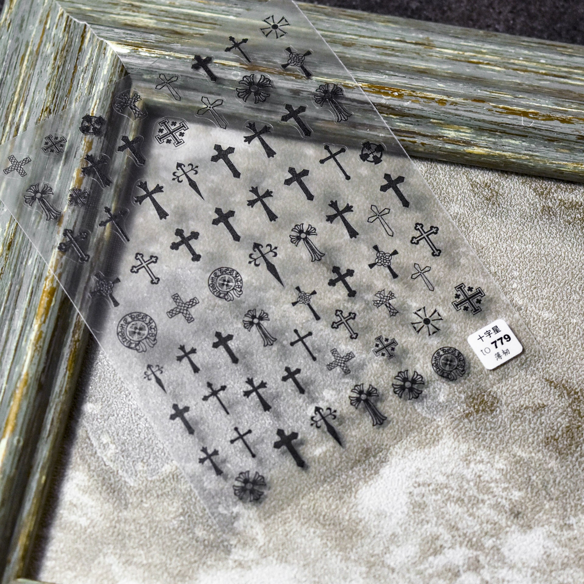 Gothic Crosses – Edgy Nail Art Accent Set