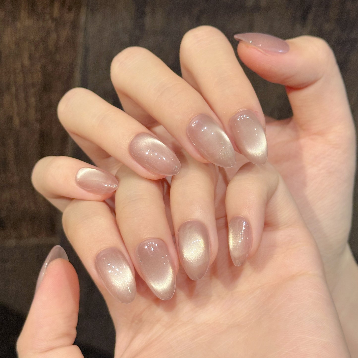 Soft Pink Cat-Eye Glow Minimal Nails