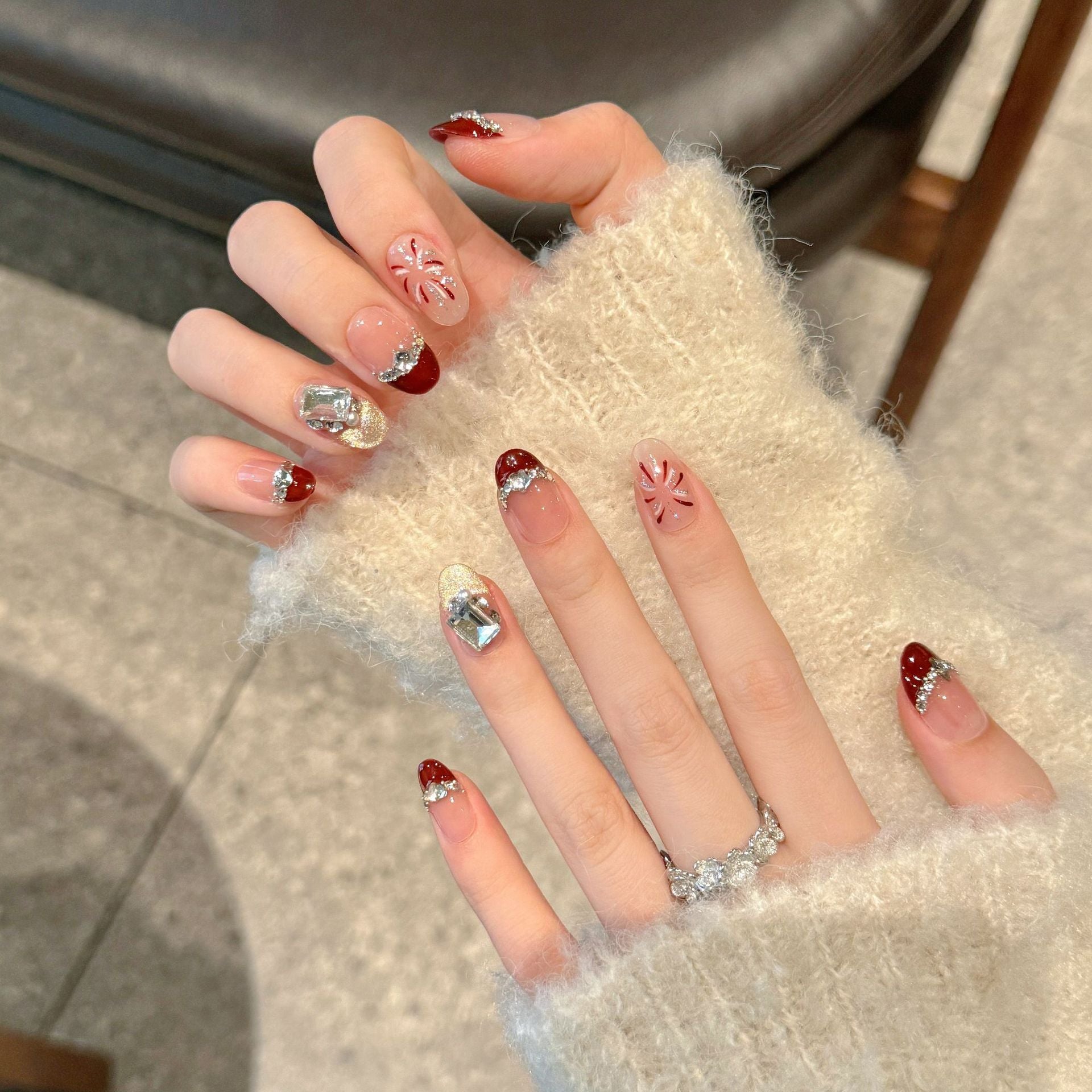 365nails: "Crimson Fireworks" – 3D 寶石與法式尖端 手工製 短款 方形 穿戴甲