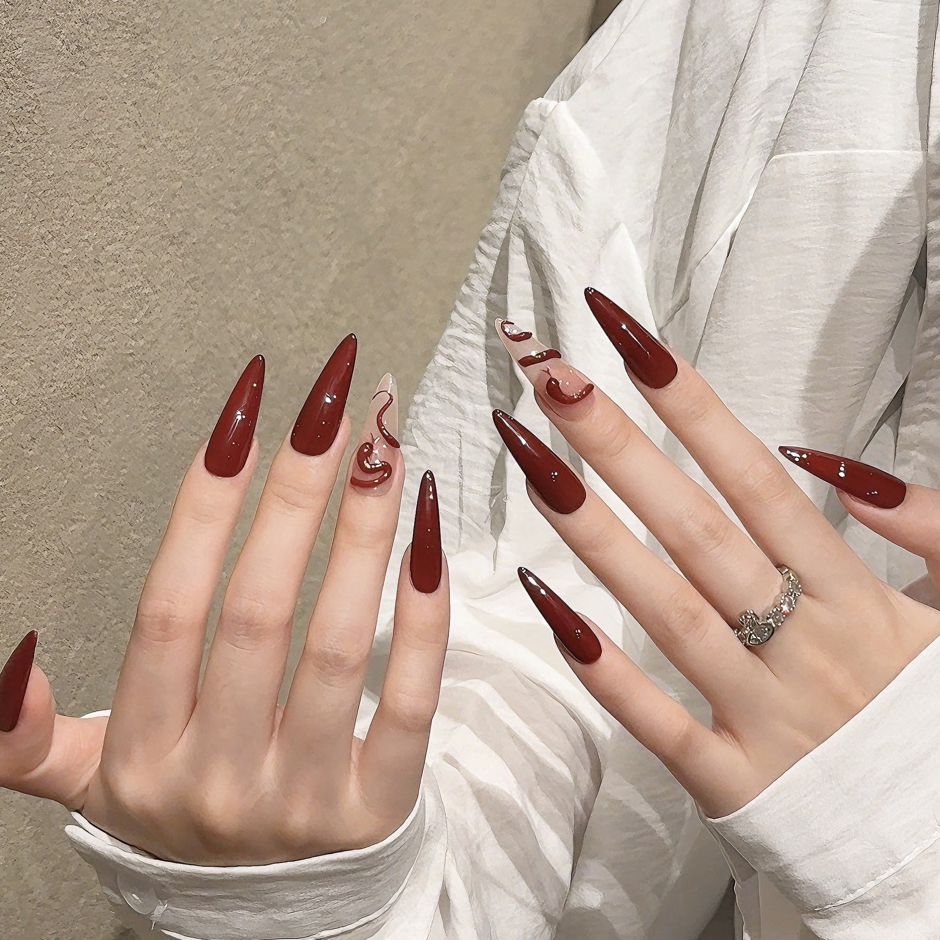 Uñas postizas de serpiente roja, otoño e invierno, largas, puntiagudas, blancas, para chica sexy, hechas a mano, estilo punk | 365nails
