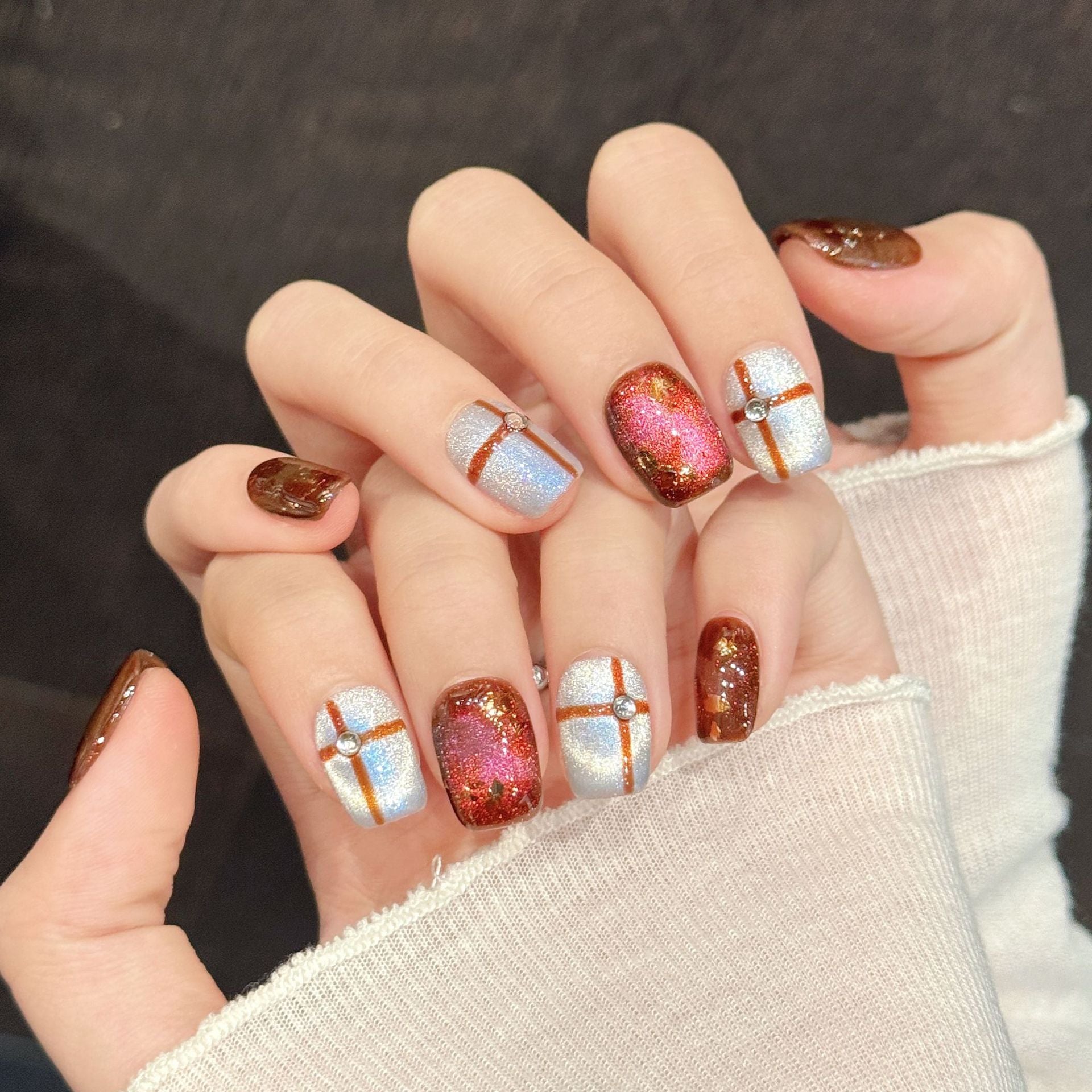 365nails: "Crimson Cross" – 3D Chrome & Glitter Handmade Square Nails