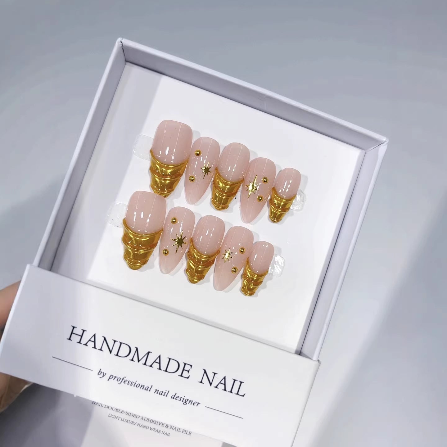Gilded Star: "Golden Conch" – Short Almond Press-On Nails