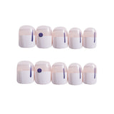 Unhas postiças com acabamento em grafite e bolinhas brancas e azuis ｜365nails