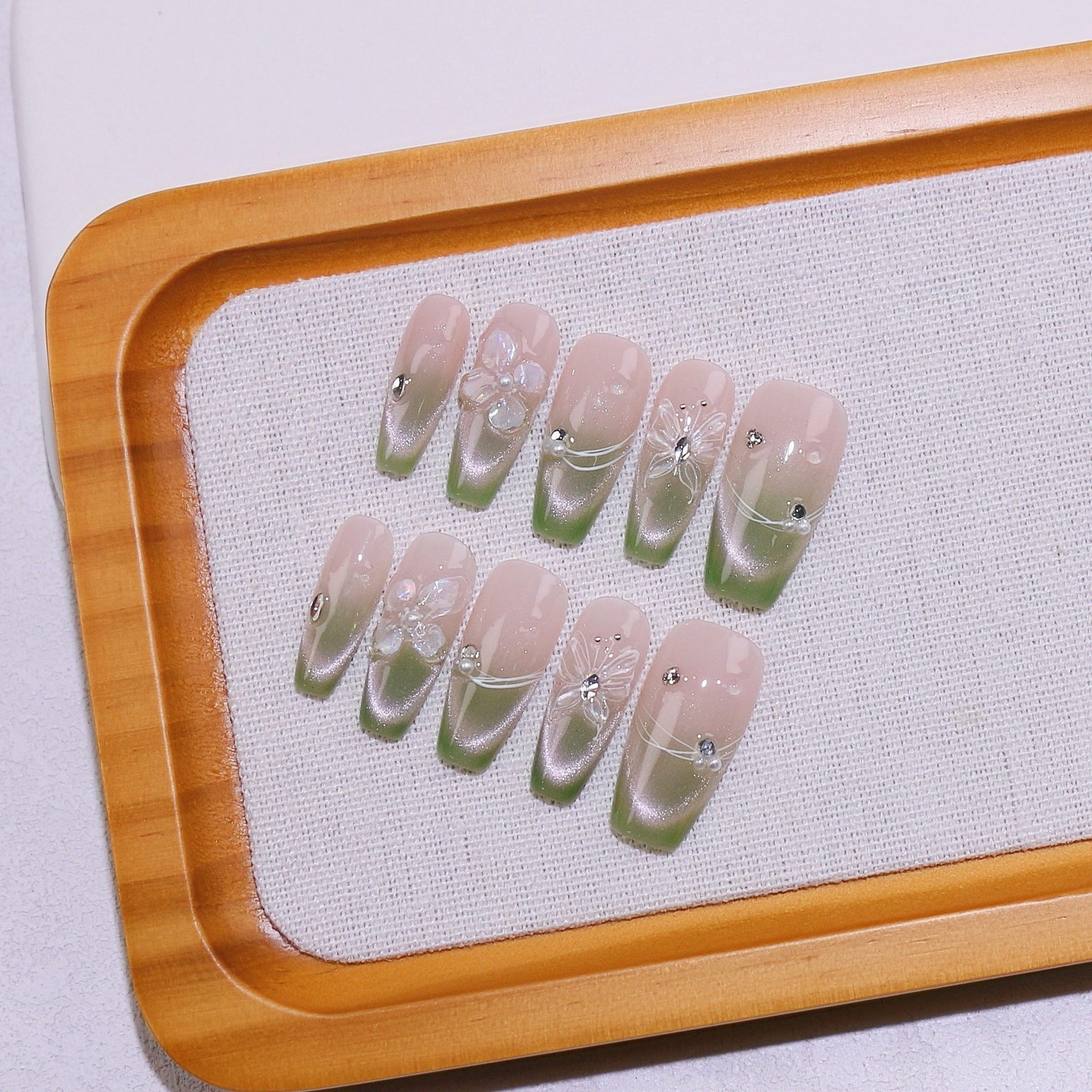 365nails-Fresh Green: "Jade Bow" – Medium Almond Handmade Nails