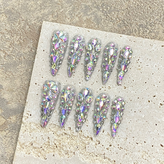 Unhas feitas à mão na Europa e América, cheias de diamantes e arte de unhas com acabamento Cleópatra | 365nails