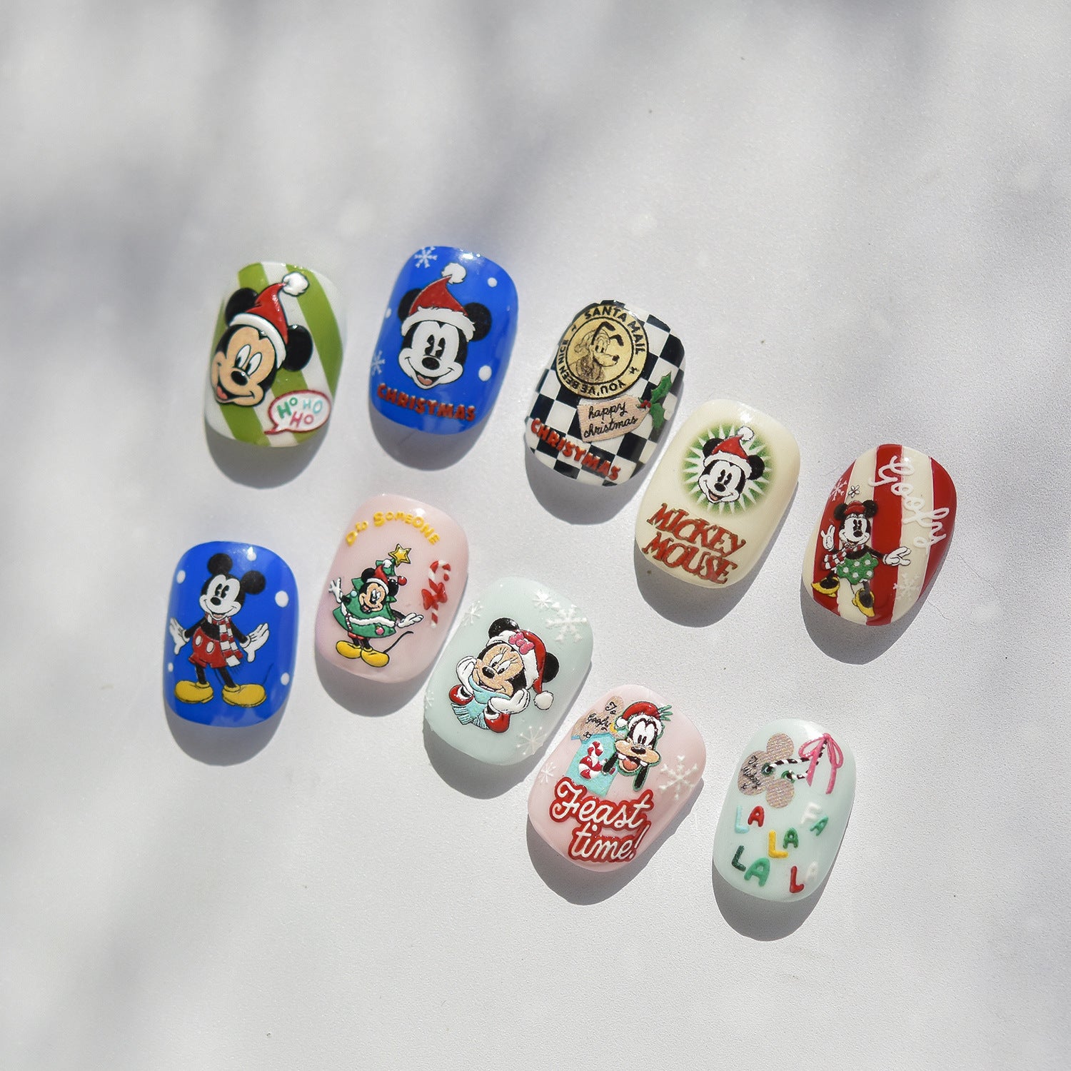 Disney Mickey & Friends Christmas – 5D Embossed Festive Accent Set
