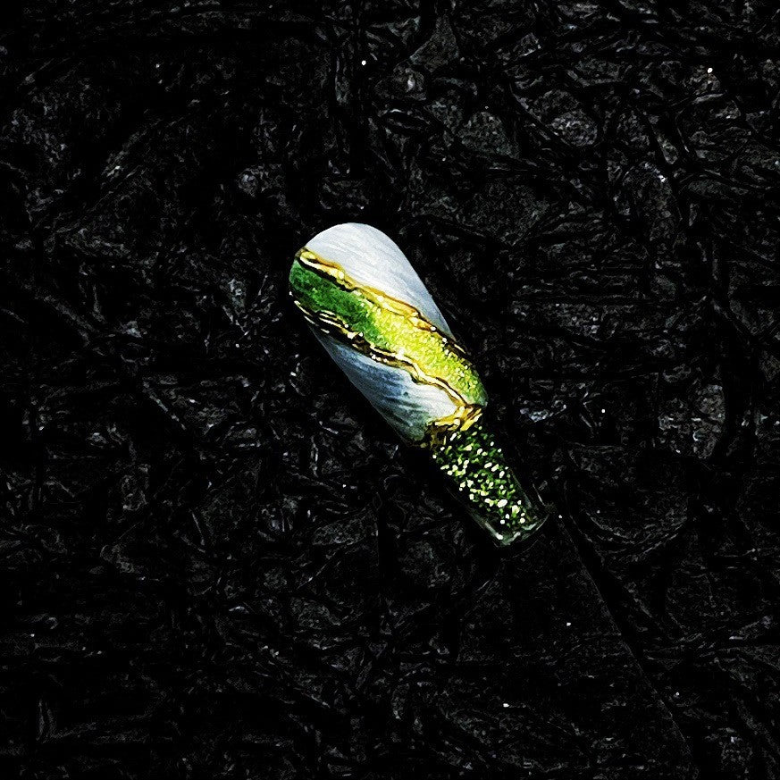 [Baguio] Glue golden magic mirror powder hook edge temperament green cat's eye ten fingers quicksand flow press on nail