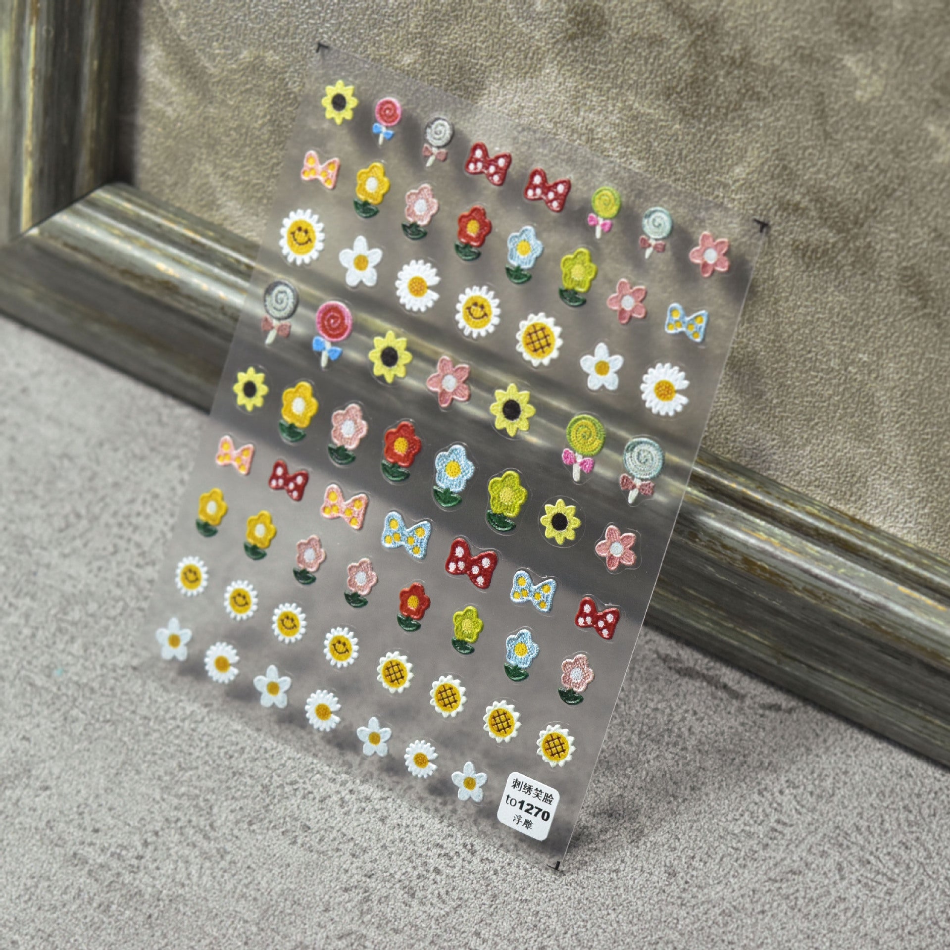 刺繡微笑 — 俏皮花卉美甲套組