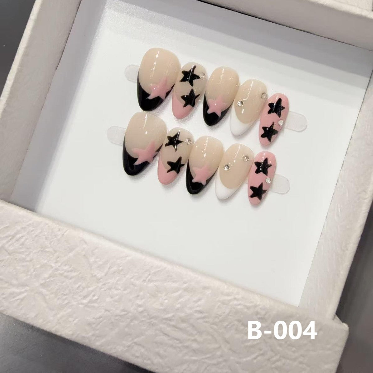 365nails: "Starry Night Gradient" – 3D 별 장식 & 프렌치 팁 수제 미디엄 아몬드형 네일