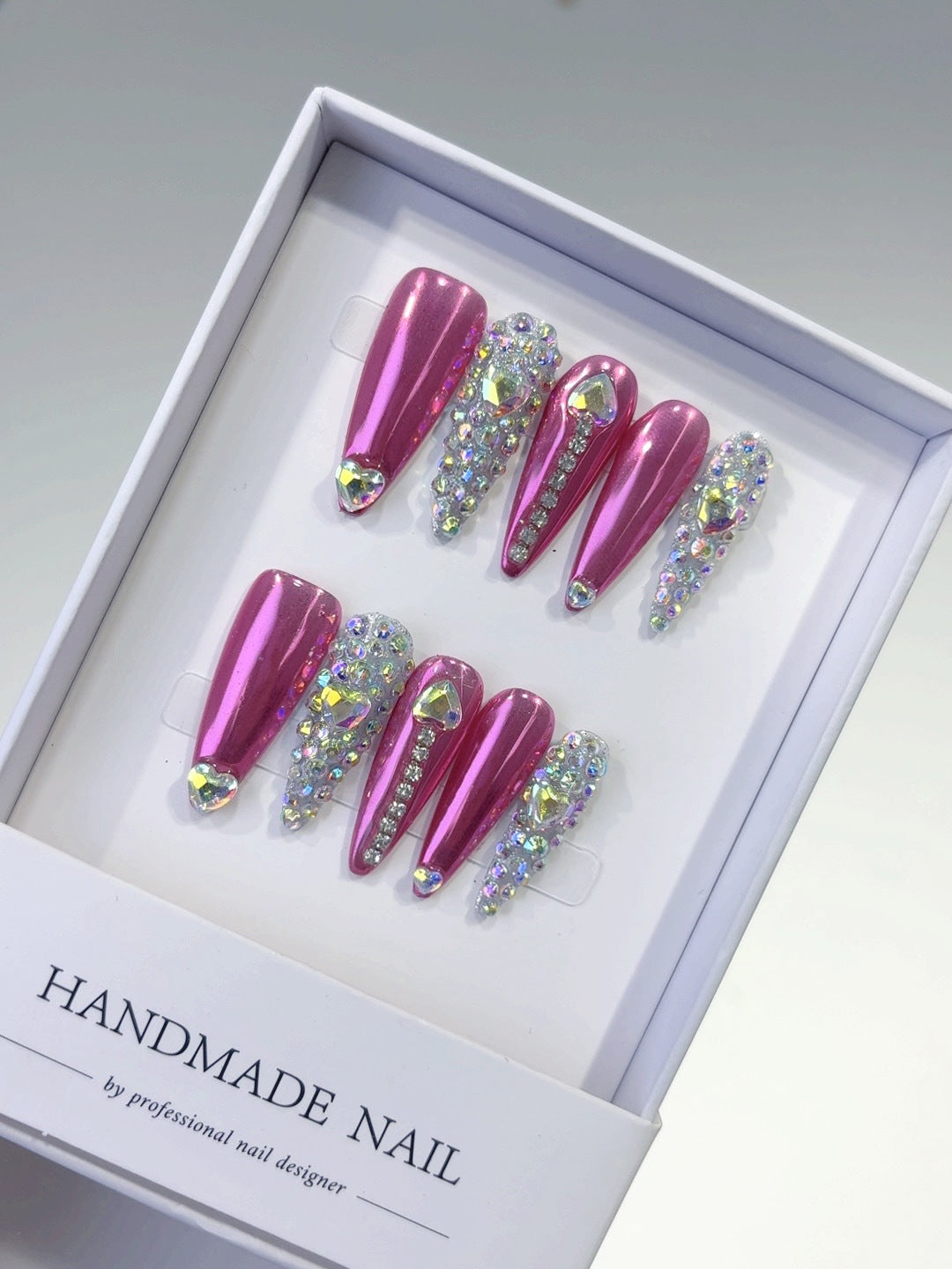 Barbie Glam : « Cœur Rose Bling » – Ongles press-on stiletto long