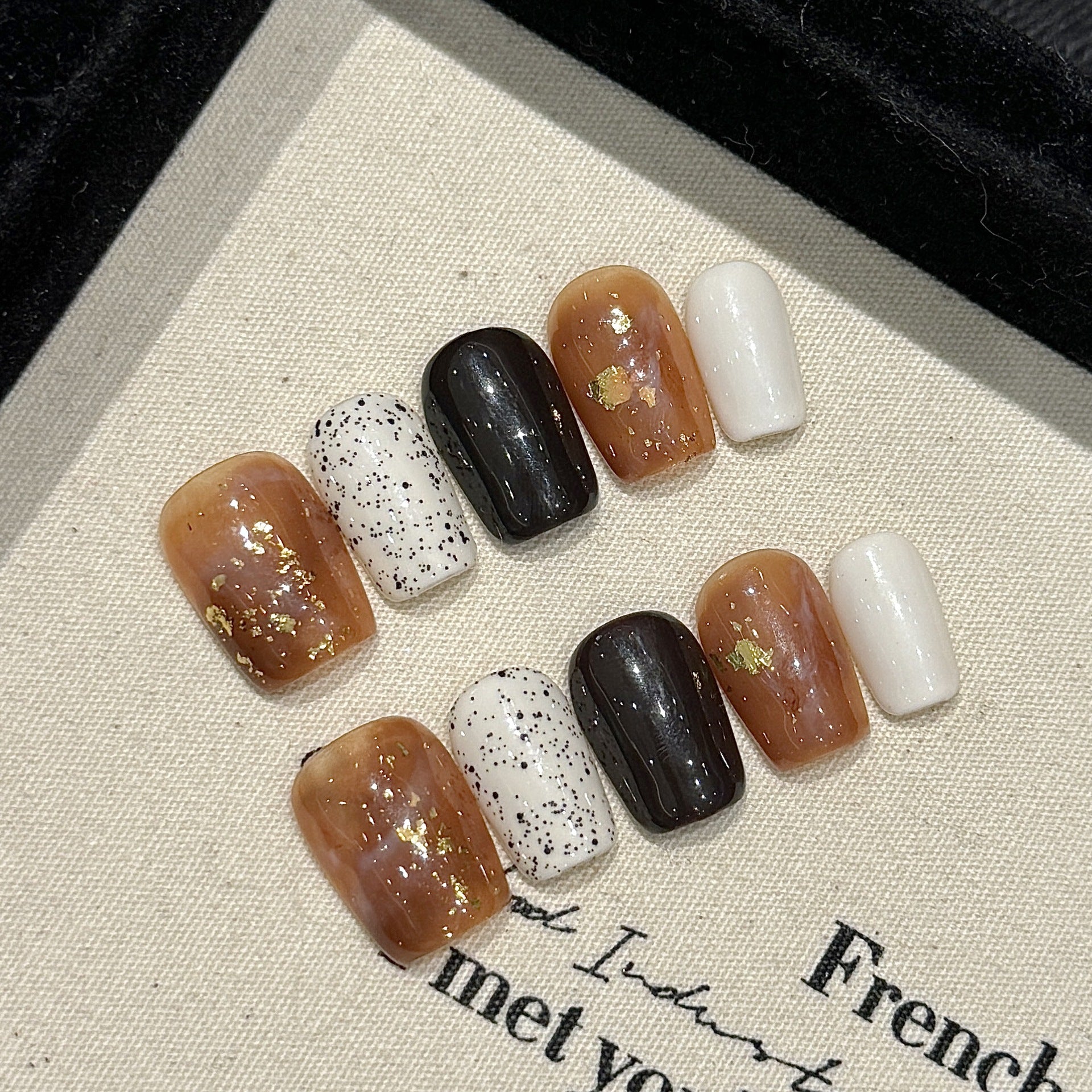 365nails: "Autumn Gold" – Hand-Painted Gold Foil & Speckle Short Square Nails