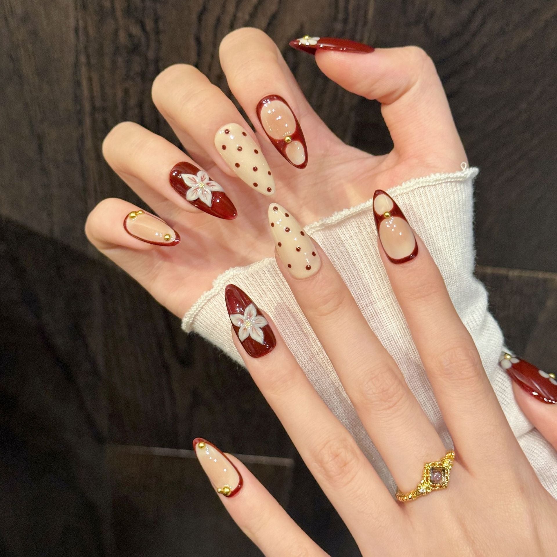 365nails: "레트로 체리 블라썸" – 3D 플로럴 도트 수제 아몬드형 네일