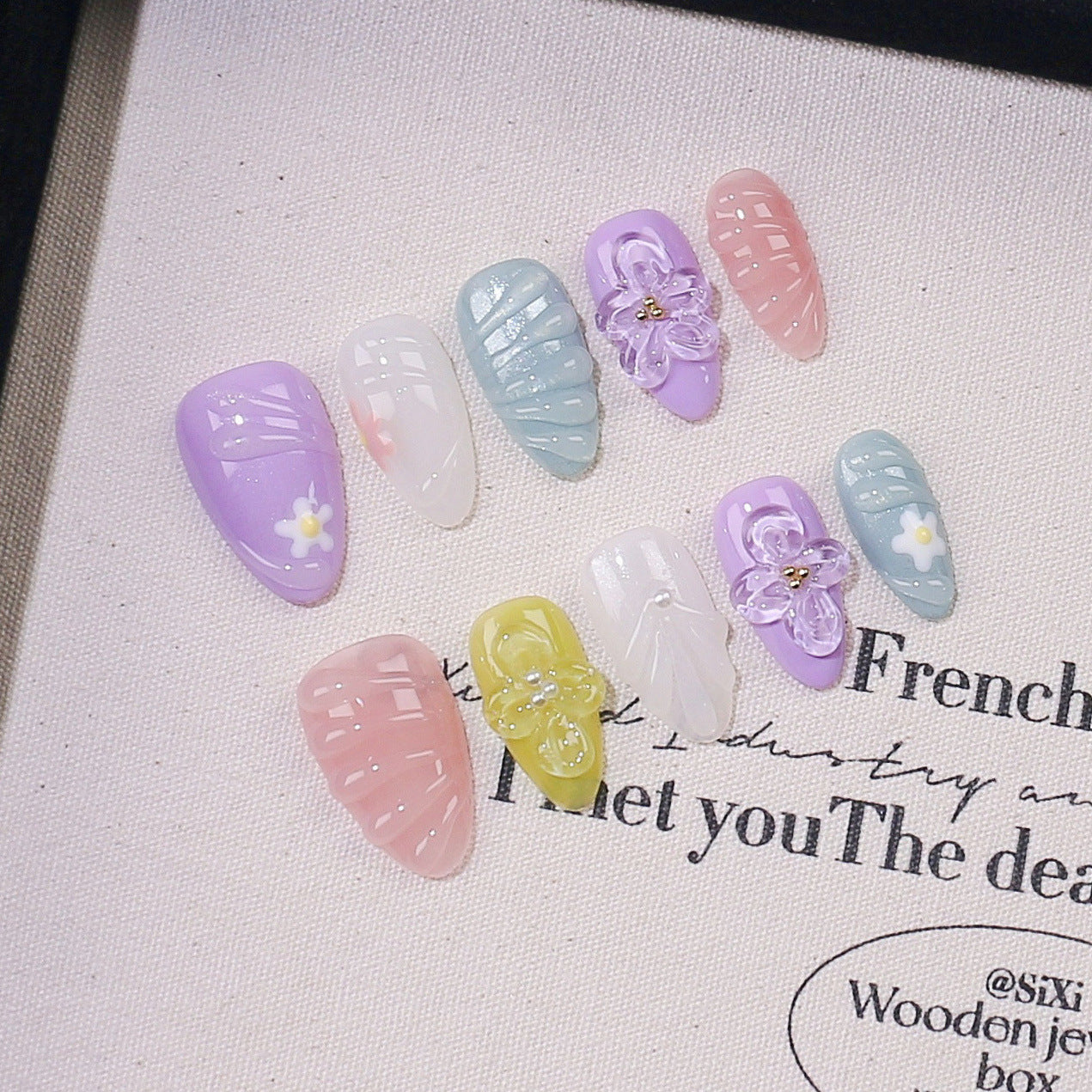 365nails-粉彩夢：「半透花卉」– 短款杏仁形手工製甲片