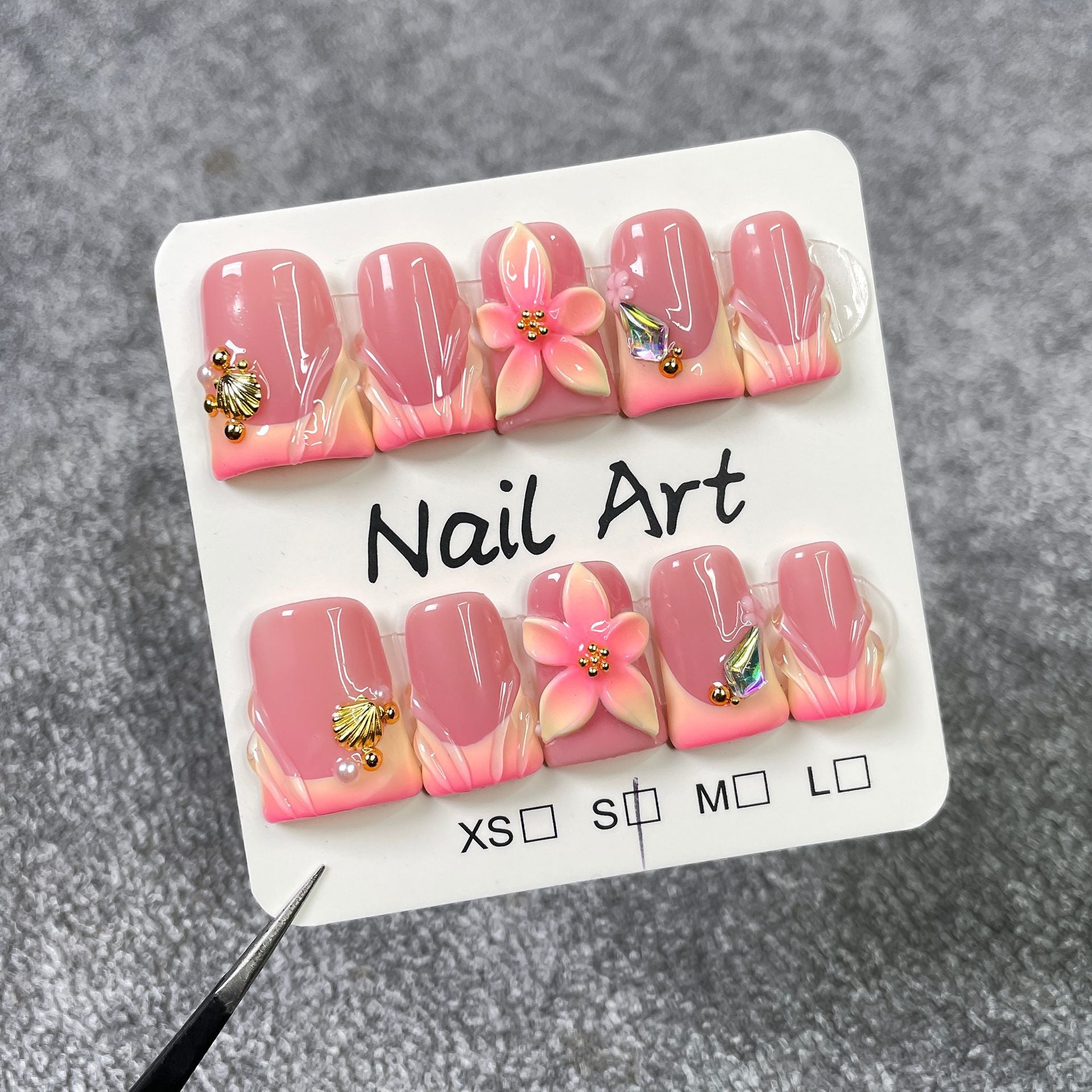 Blush Petal Charm 시리즈 프레스온 네일