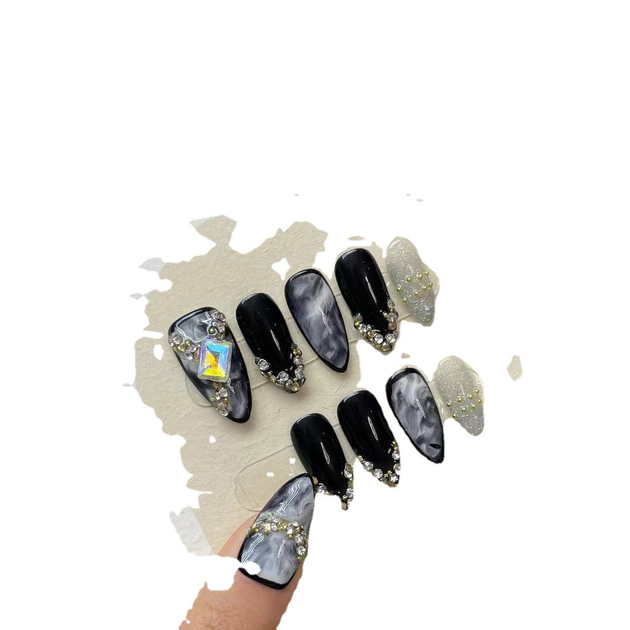 Mancha escura, especiarias pretas, garota, vento frio, arrasto, unhas postiças artesanais, amêndoa, arte de unha, unhas postiças artesanais, produto final de fábrica | 365nails