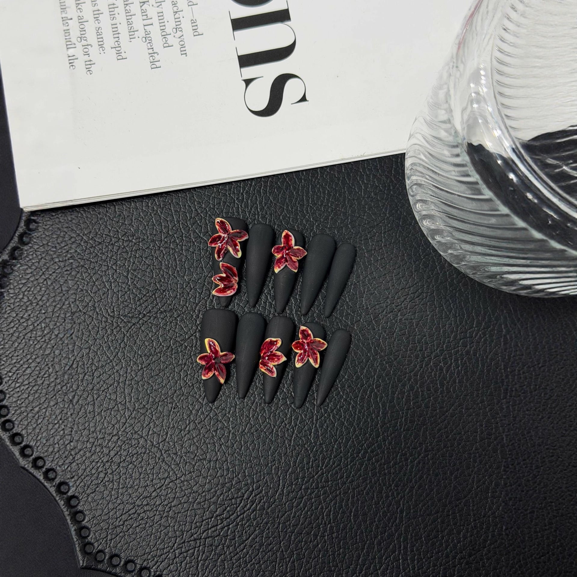 365nails : « Fleur veloutée » – 3D Floral et Mat – Ongles forme stiletto faits main