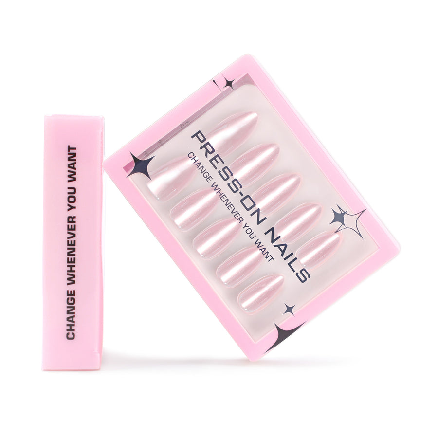 Ongles press-on courts, forme amande, effet œil-de-chat simple — style Hailey, look sophistiqué euro-américain