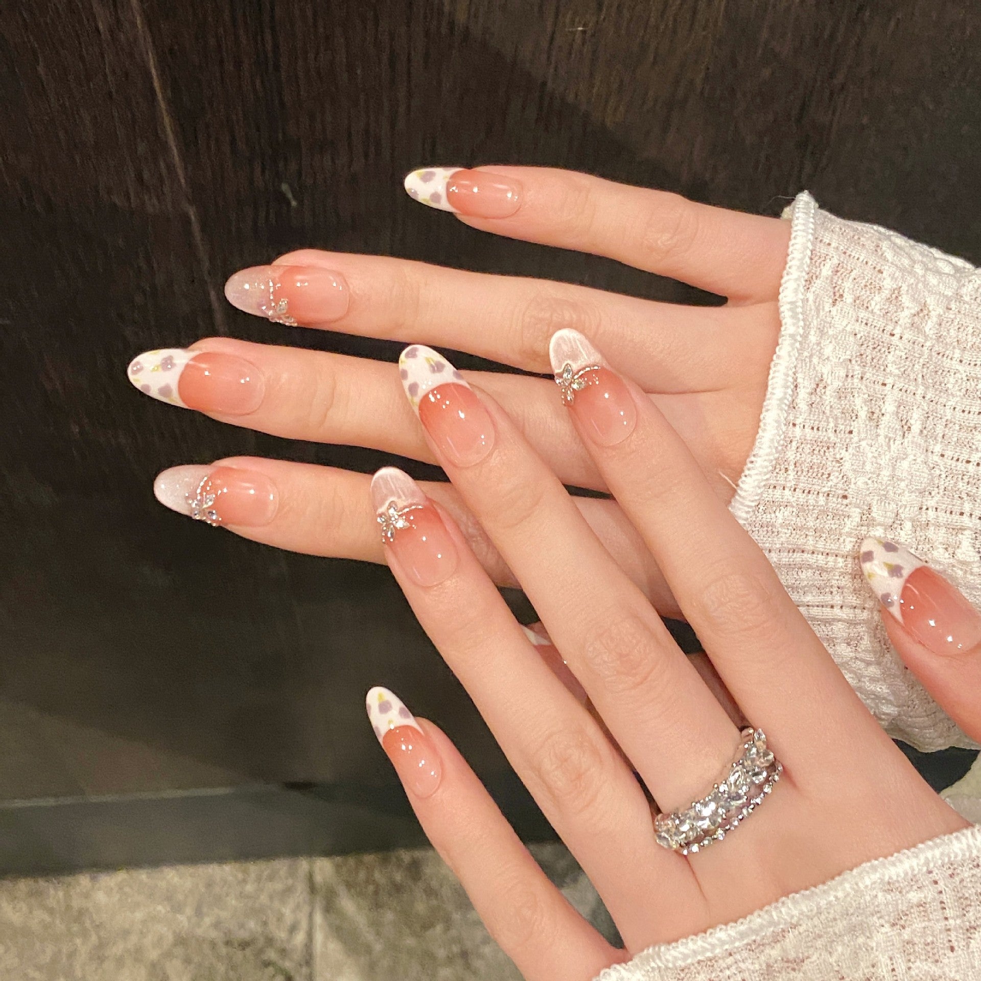 365nails: "봄의 속삭임" – 수제 스퀘어형 그라데이션 꽃무늬 네일