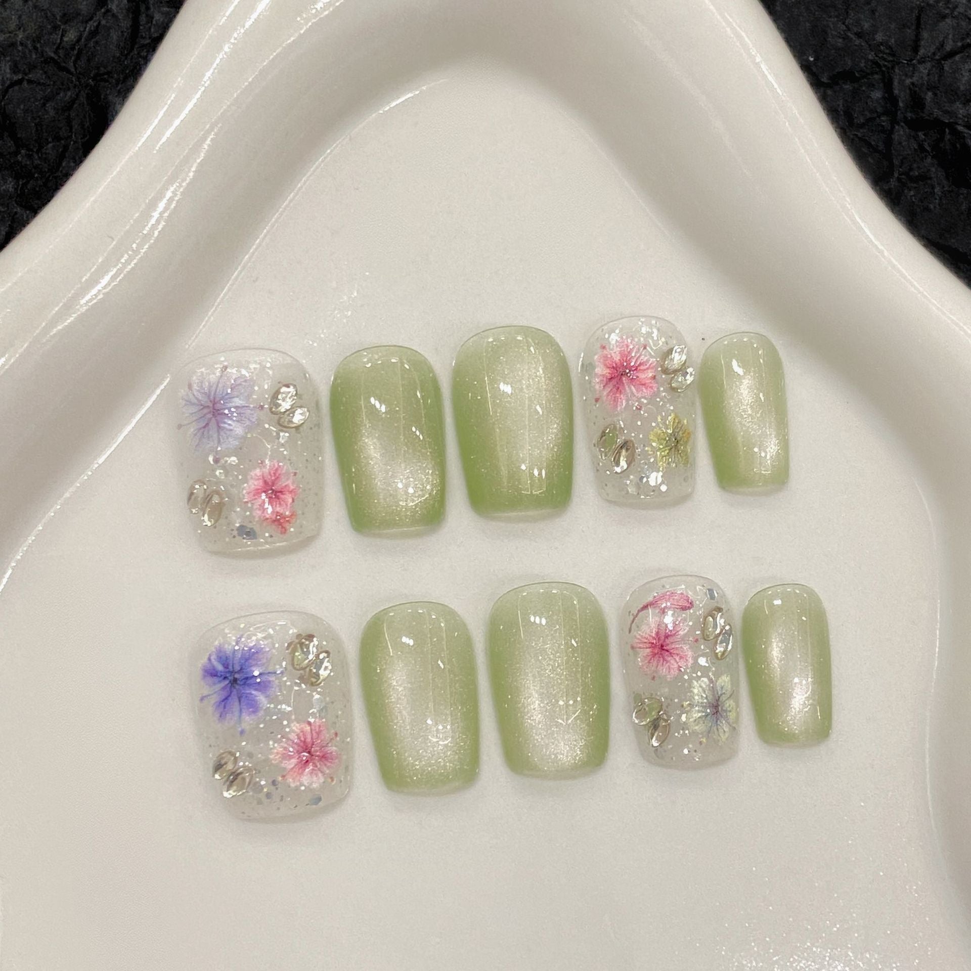 365nails: "Campo Sussurrante" – Unhas Curtas Quadradas 3D Florais e Olho de Gato Feitas à Mão