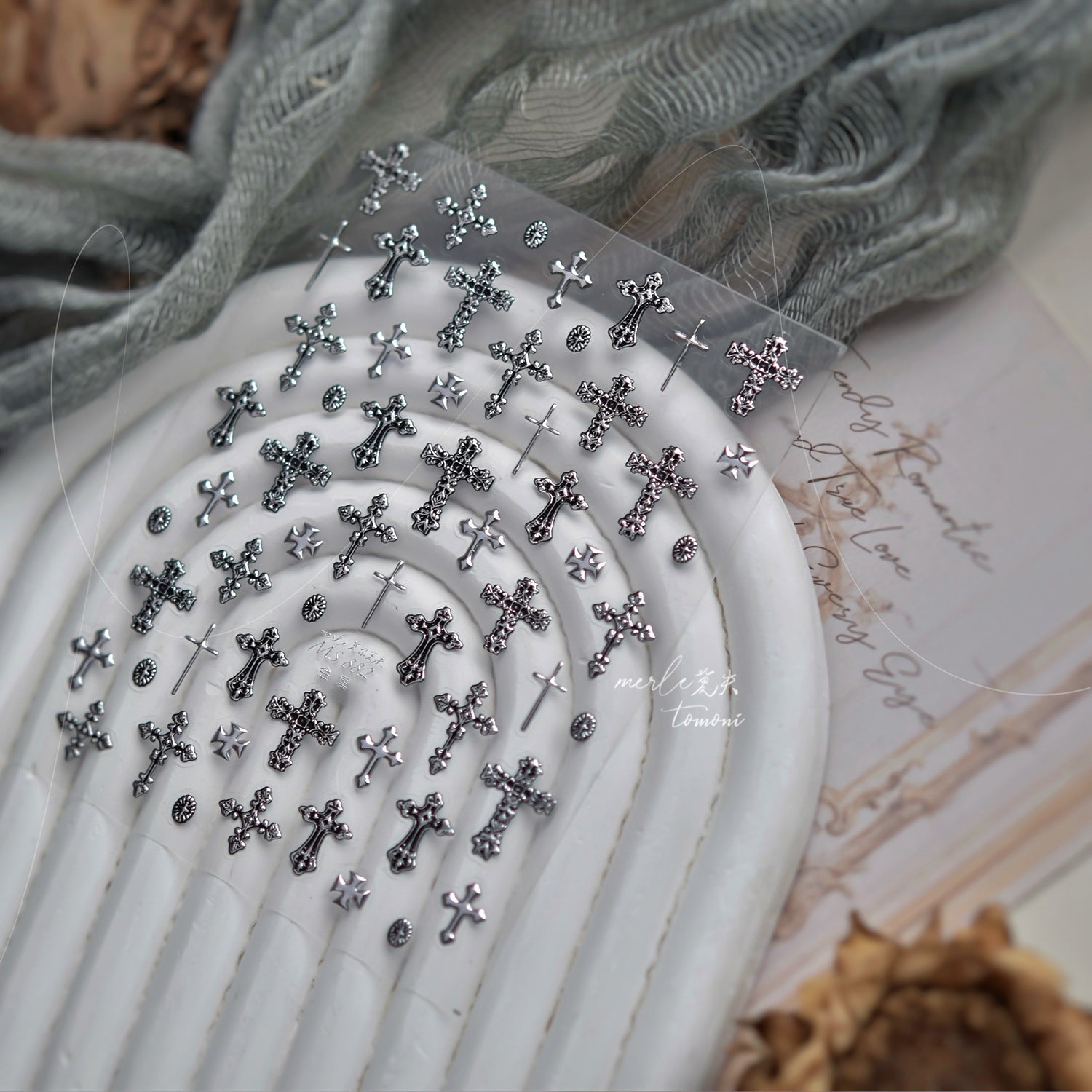Vintage Gothic Cross – Edgy Punk Nail Art Set
