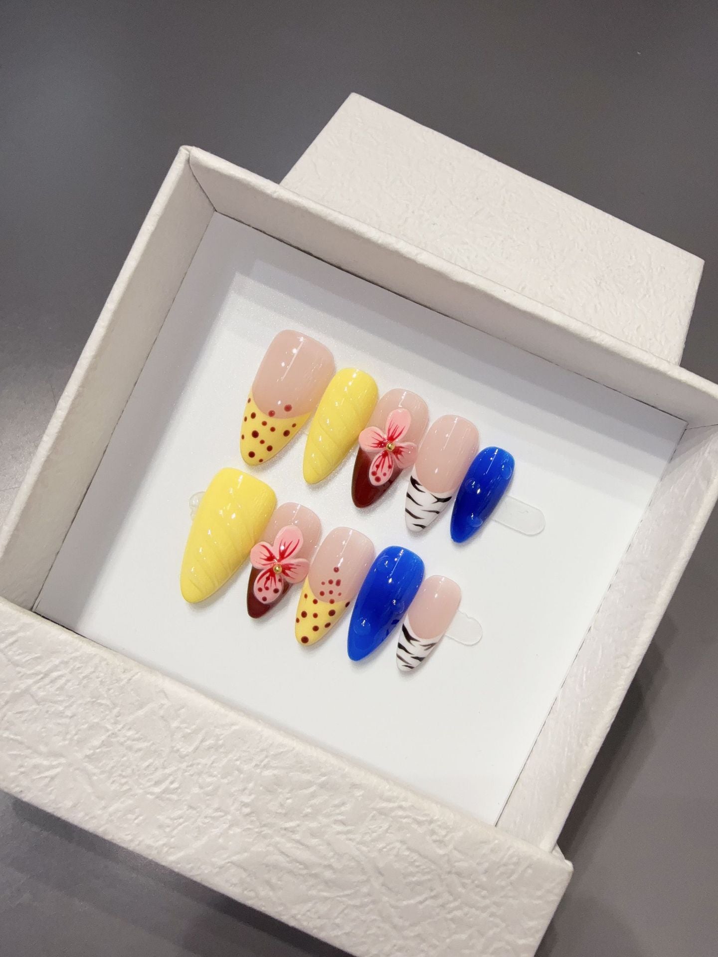 365nails: "Candy Splash" – Unhas Stiletto Feitas à Mão com Arte Abstrata 3D