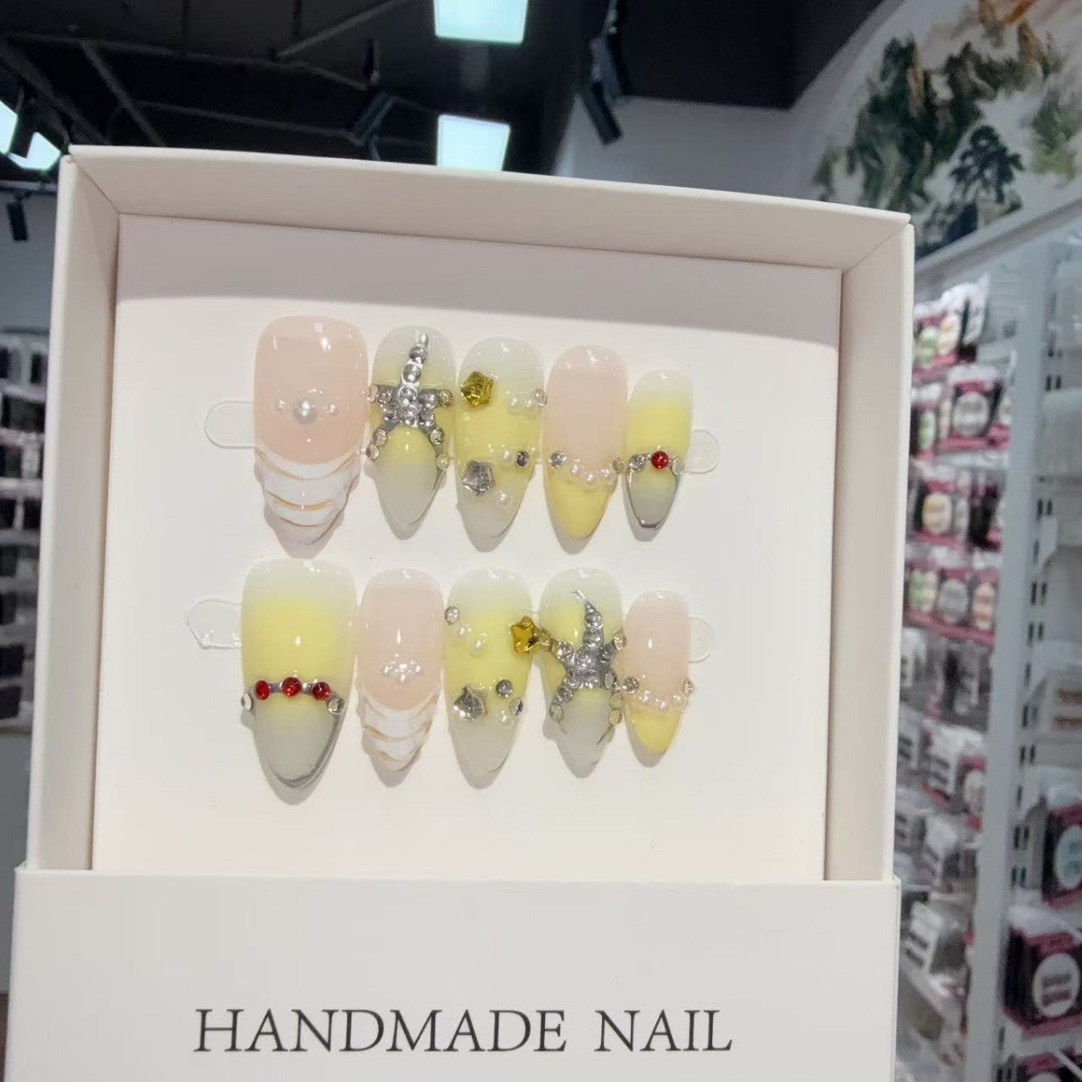 365nails: "황금 이슬" – 3D 크리스탈 수제 스틸레토형 네일