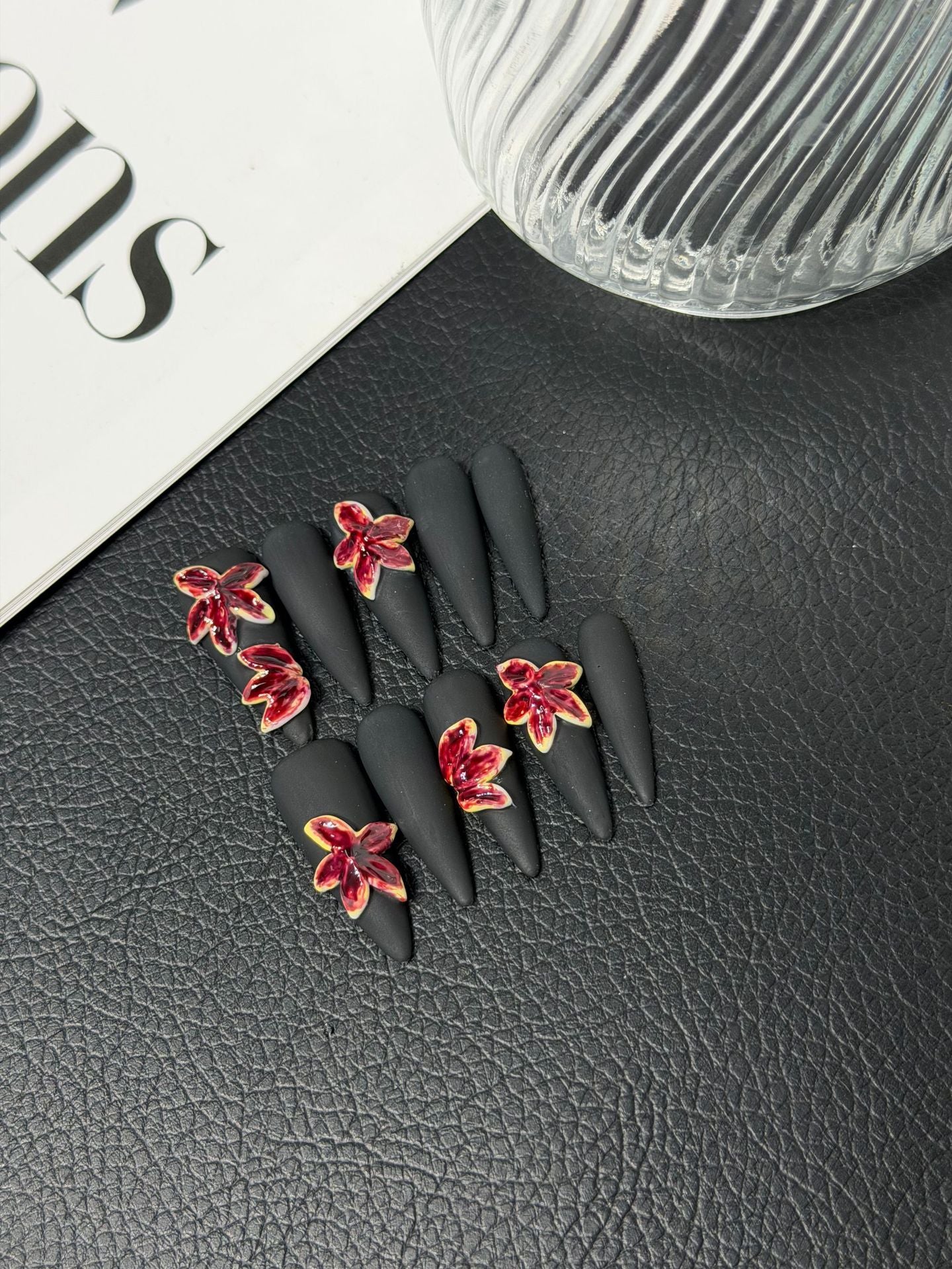 365nails : « Fleur veloutée » – 3D Floral et Mat – Ongles forme stiletto faits main
