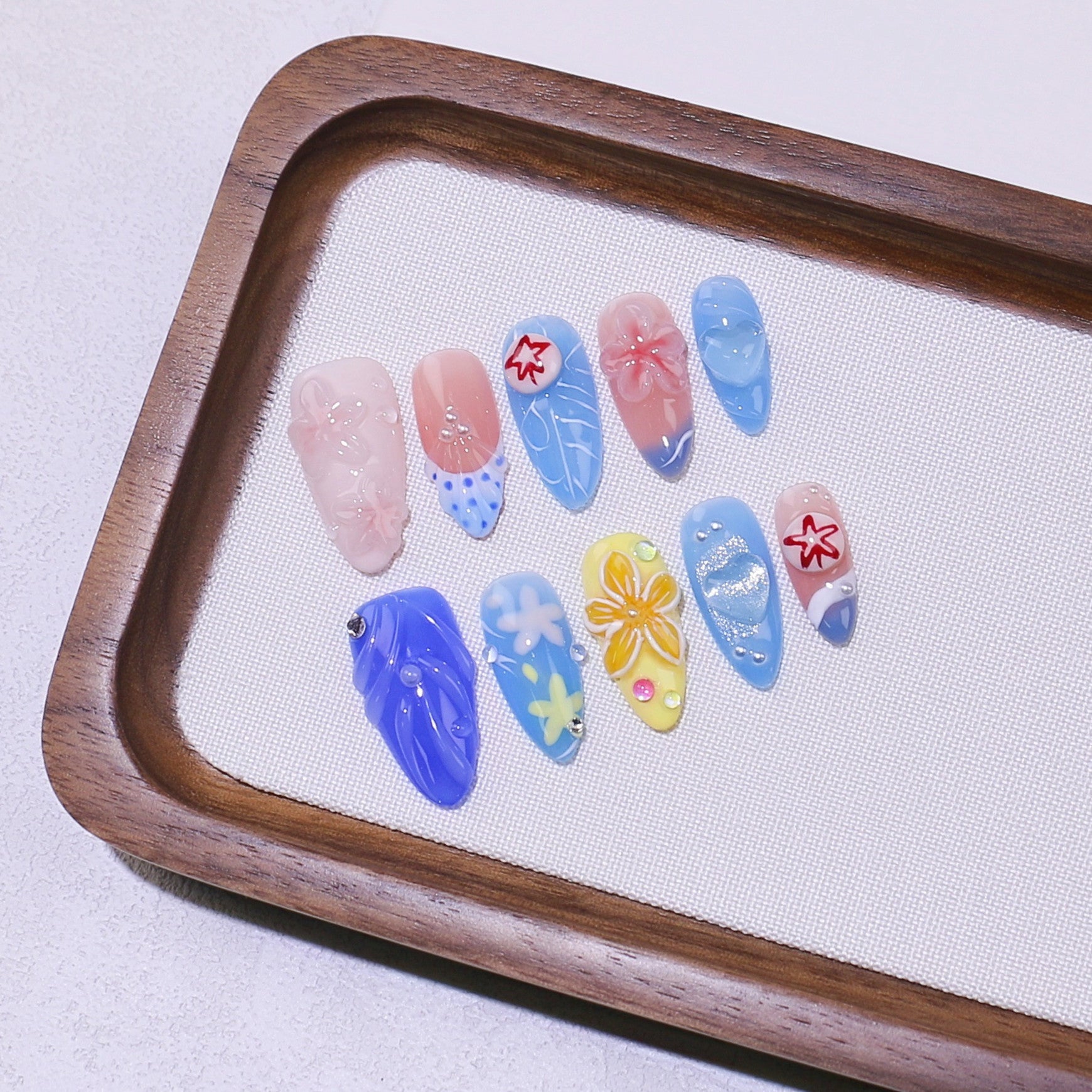 365nails：「海星與花卉」– 中長款 杏仁形 藍色 海洋花卉 手工製 穿戴甲