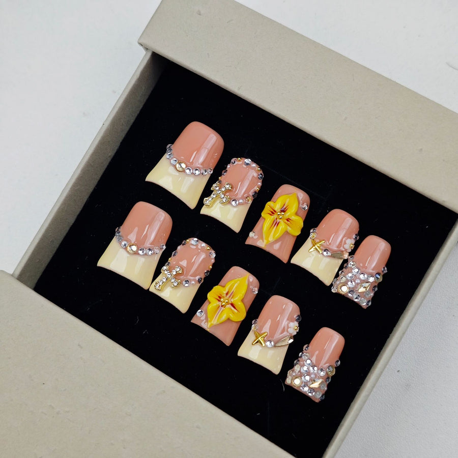365nails: "Golden Bloom Elegance" – Short Square Nude French Rhinestone Handmade Press-On Nails