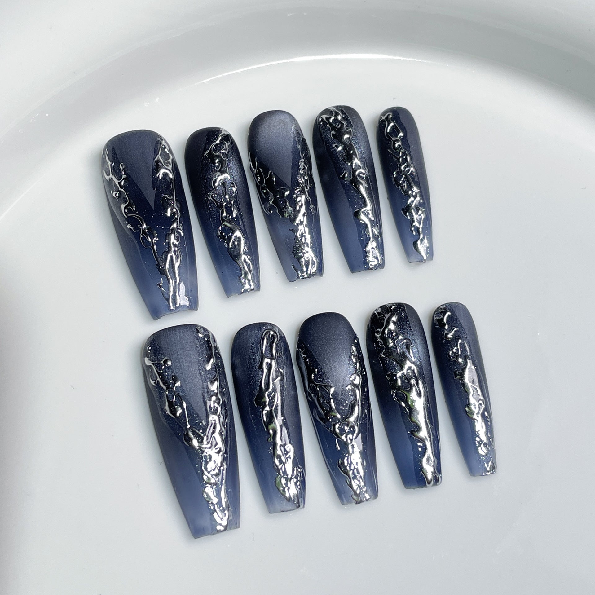 Uñas postizas a presión con diseño de viento de metal líquido, largas y geniales, estilo Spice Girl con uñas postizas | 365nails