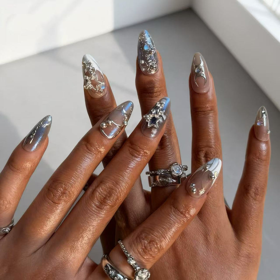 Ongles press-on en dentelle blanche délicate — look de mariée doux