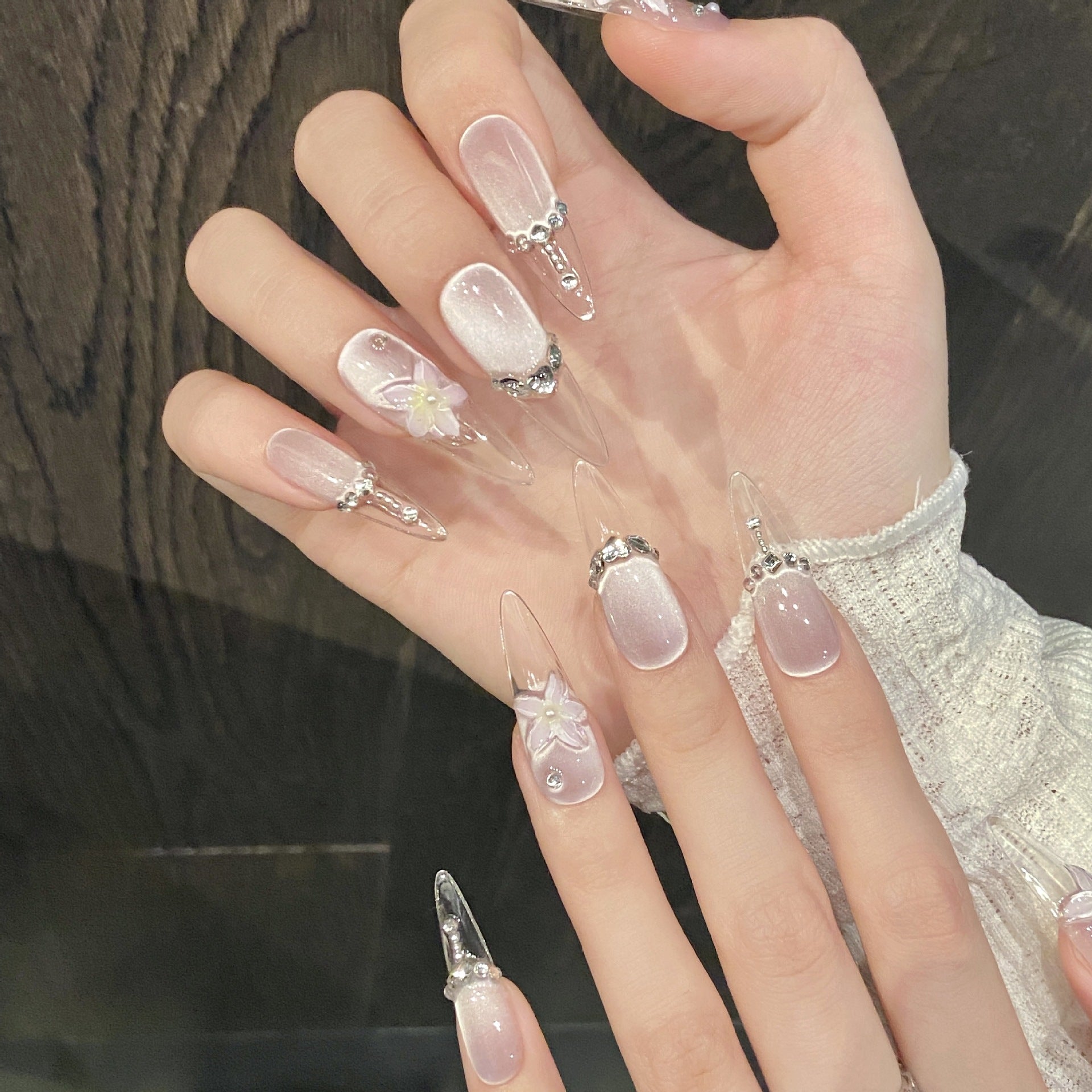 365nails: "丁香夢" – 3D立體花蝶 手工製尖形甲片