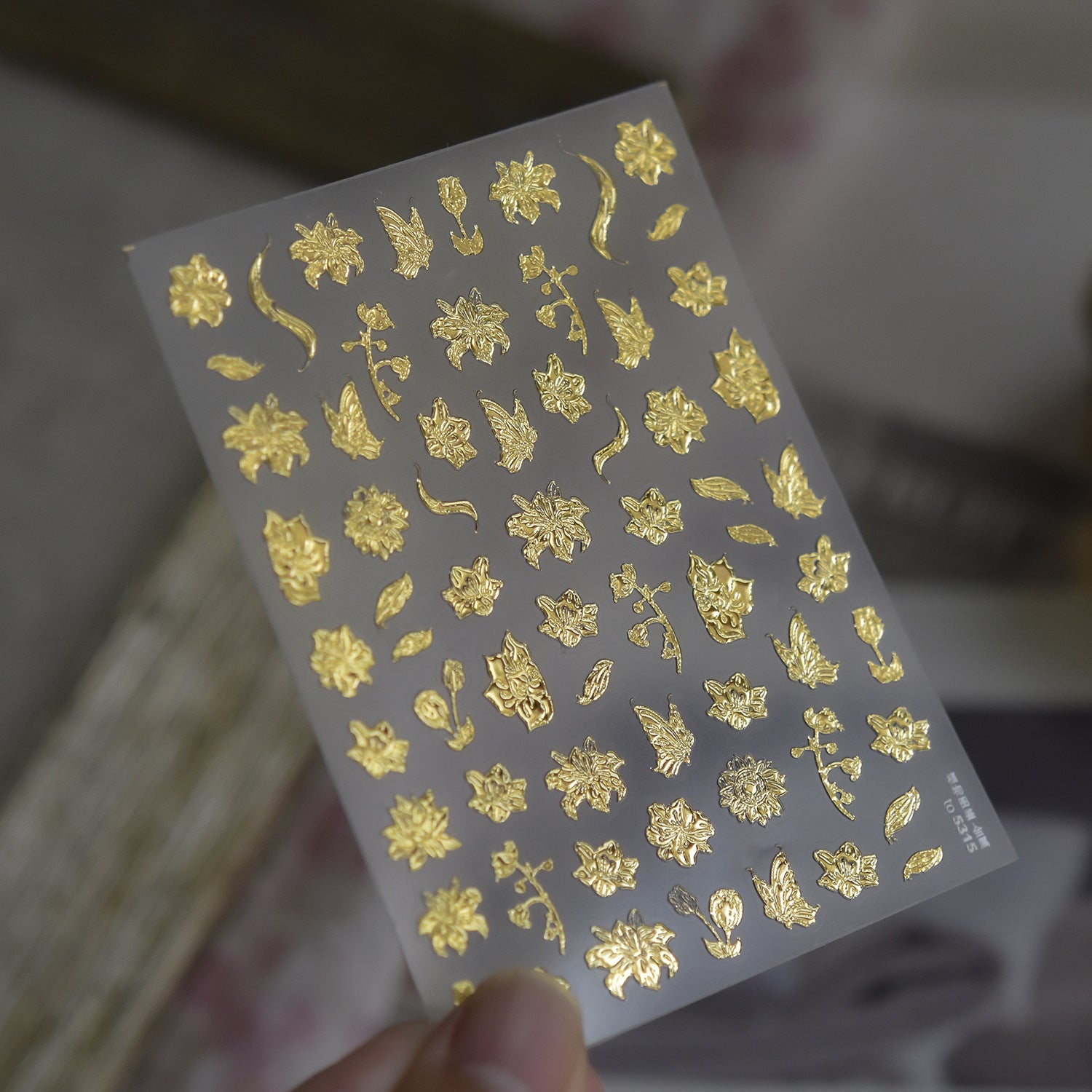 365nails: "Gold Embossed Floral Sticker Set"