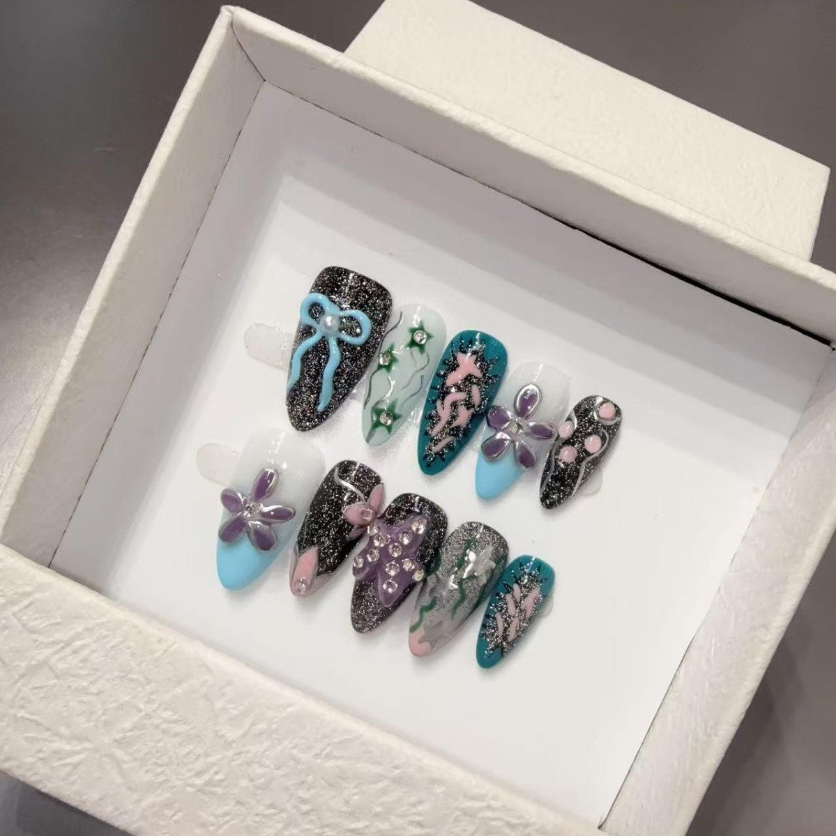 365nails：「天際花園」— 3D花卉與亮粉手工製長款杏仁形穿戴甲