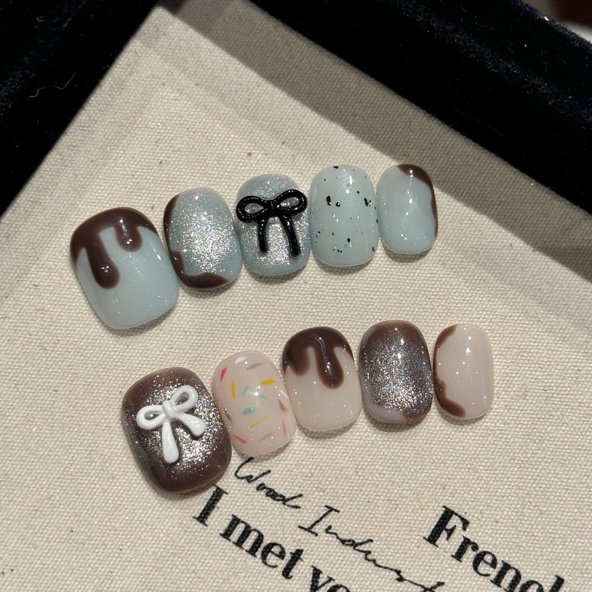 365nails: "Cocoa Bow" – 3D Bow & Chocolate Drip Handmade Short Nails
