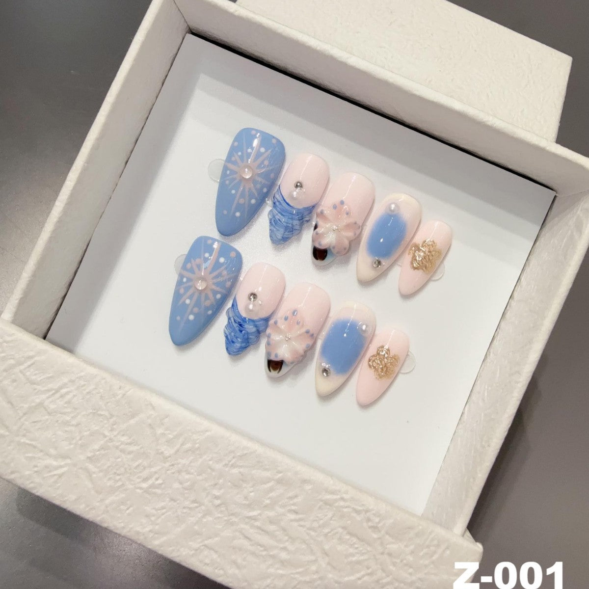 365nails: "서리의 우아함" – 3D 눈송이 수제 롱 아몬드형 네일