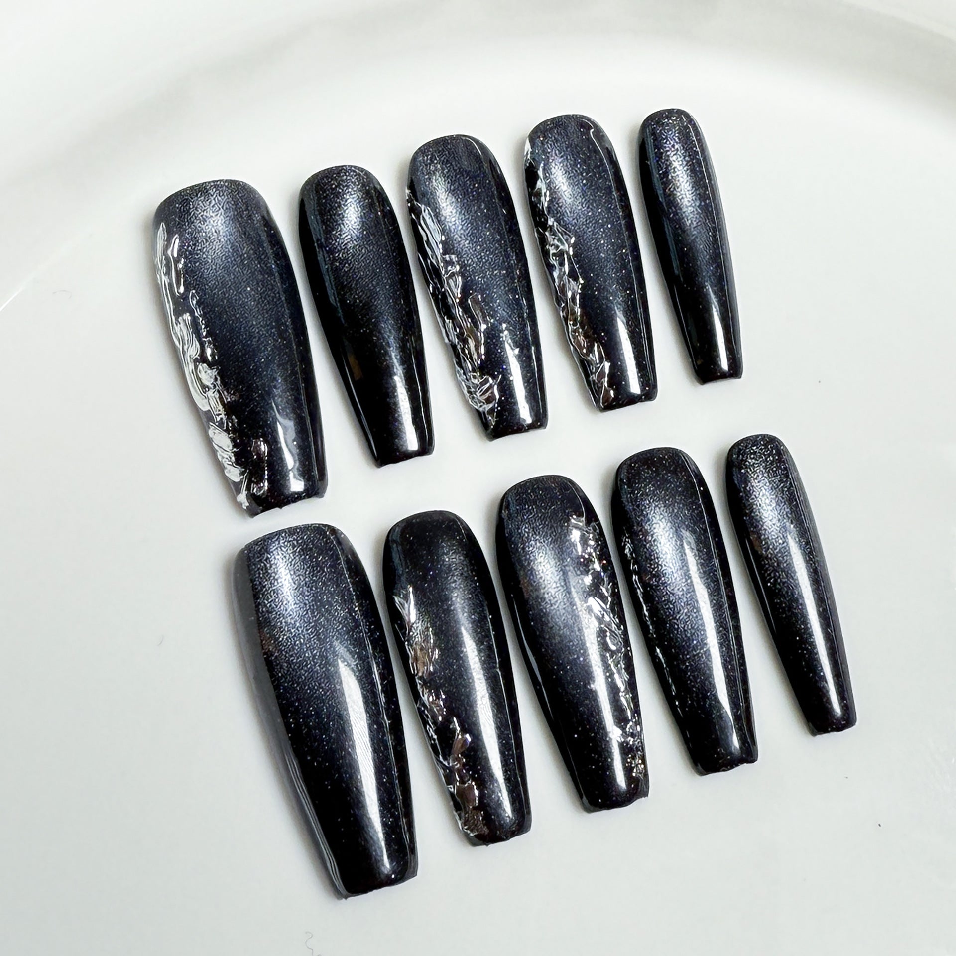Uñas postizas largas y sencillas de estilo ojo de gato, estilo Spice Girl oscuro. Uñas postizas hechas a mano. Producto terminado. Venta al por mayor de fábrica. 365nails.